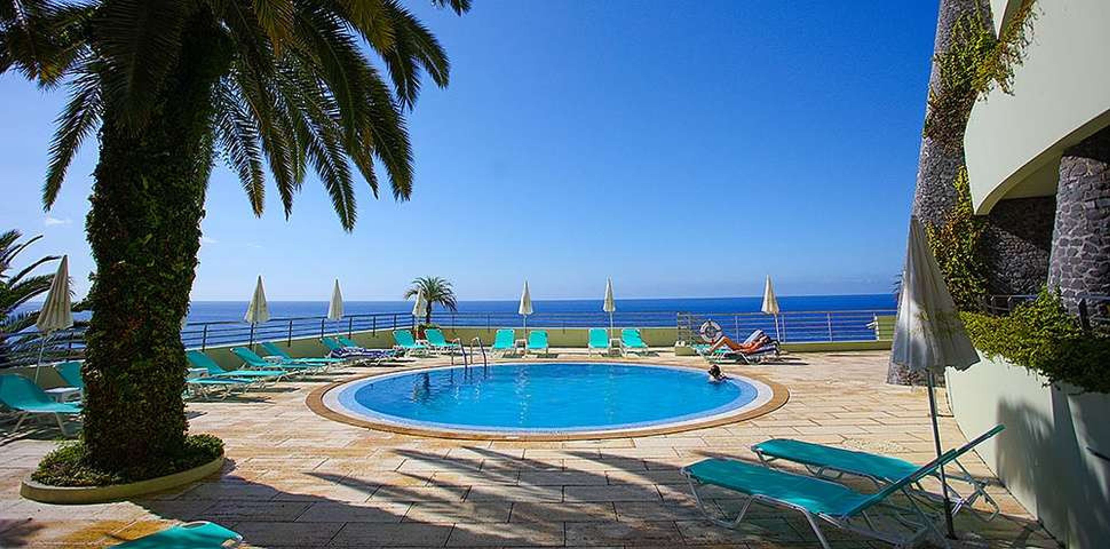 Madeira Regency Cliff