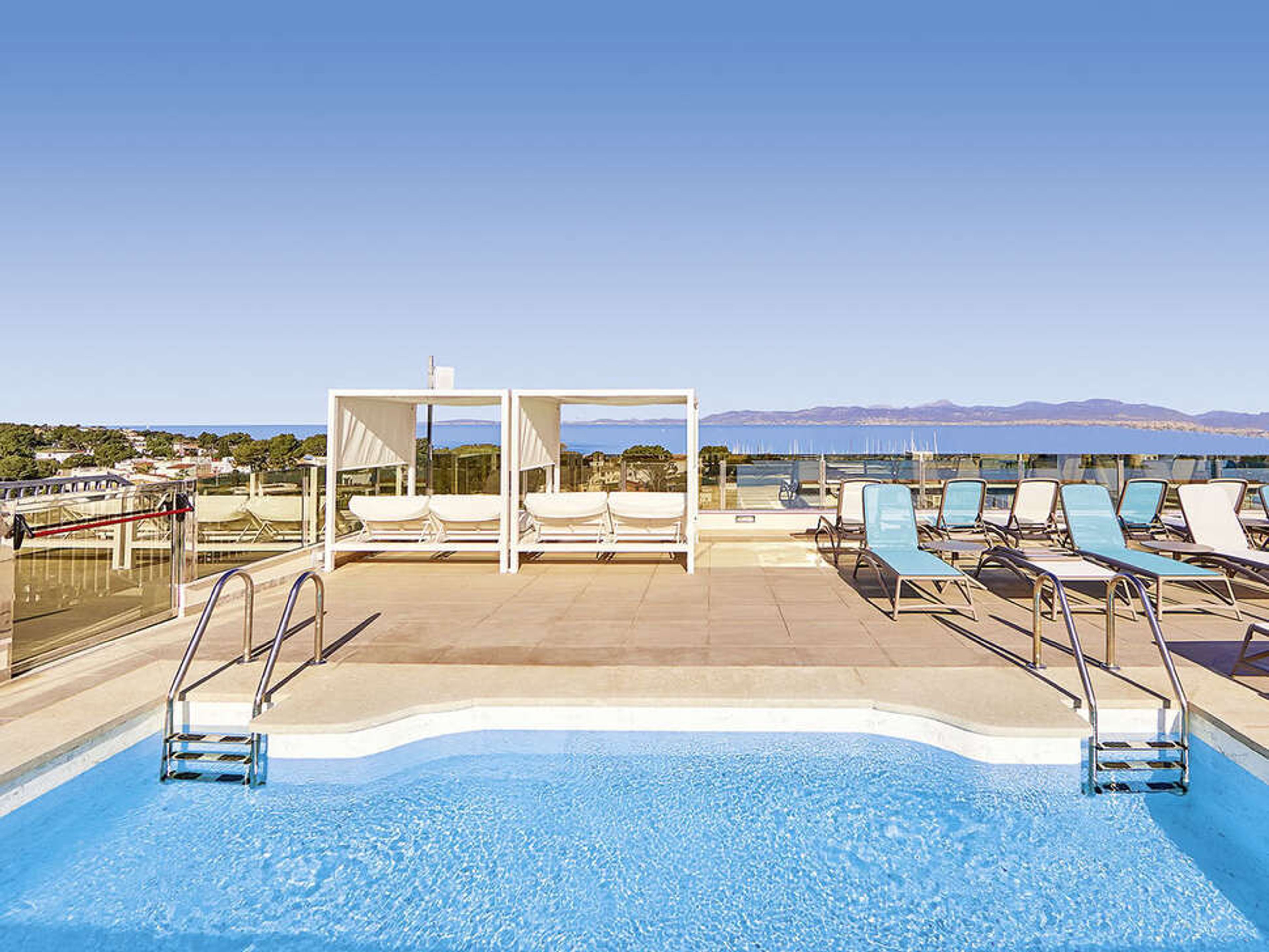 Mediterranean Bay foto 1