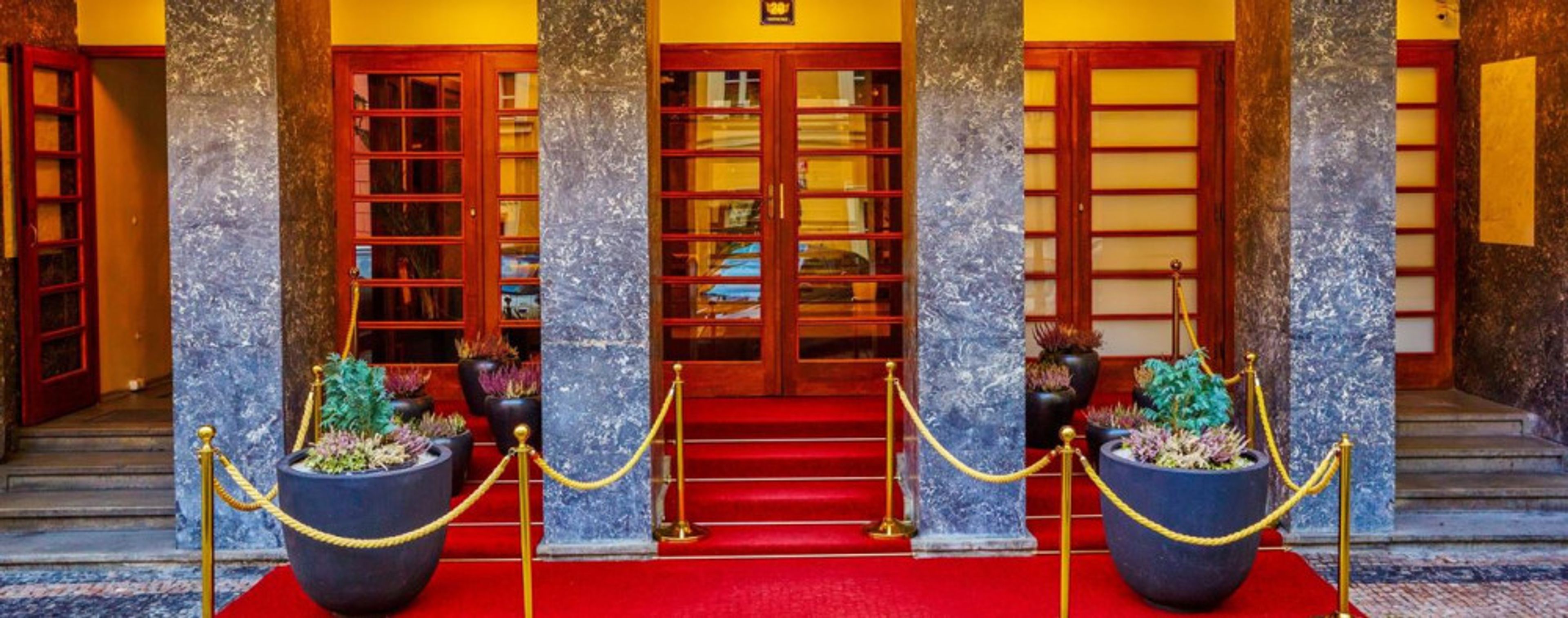 Metropolitan Old Town