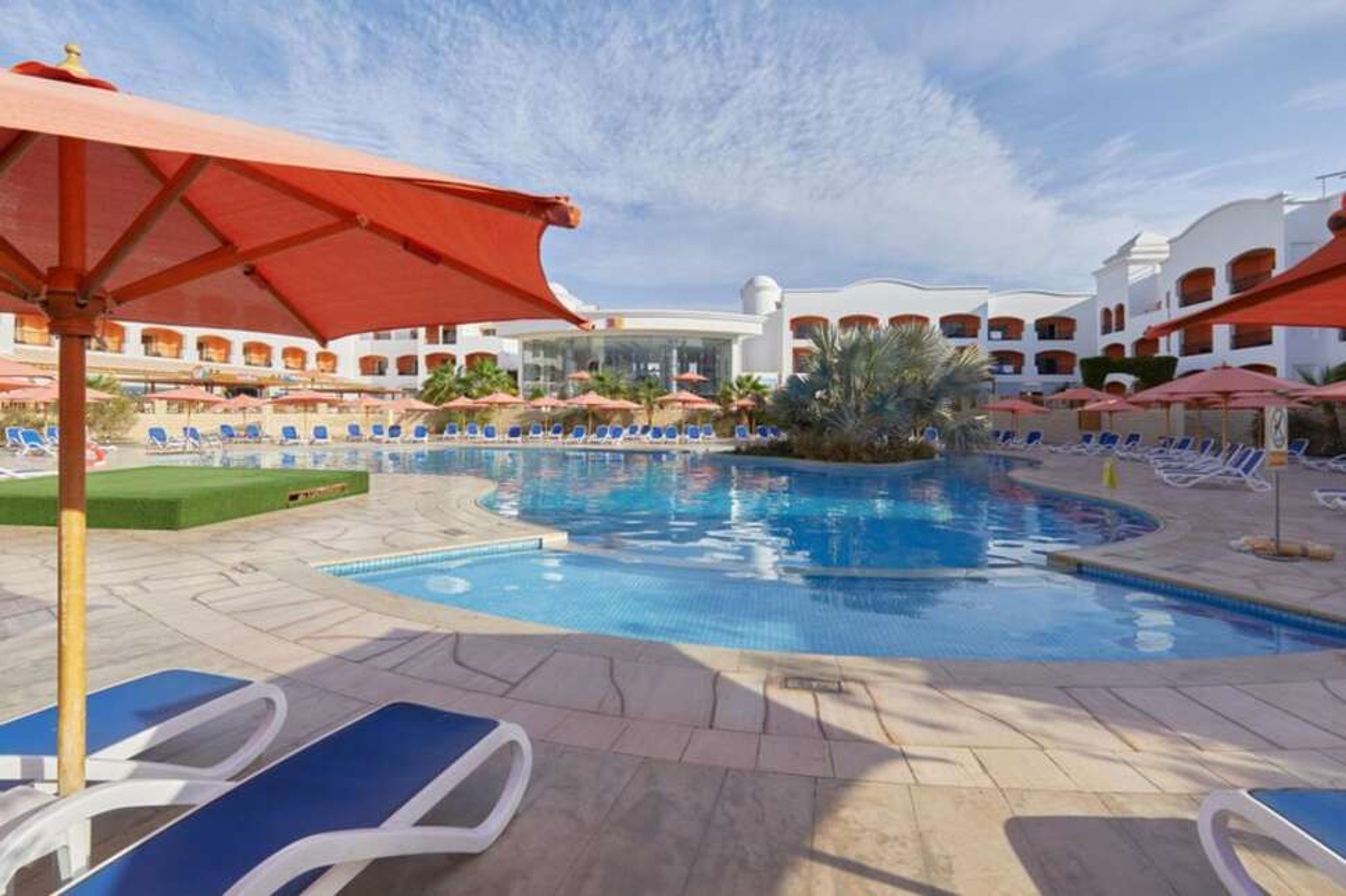 Naama Waves
