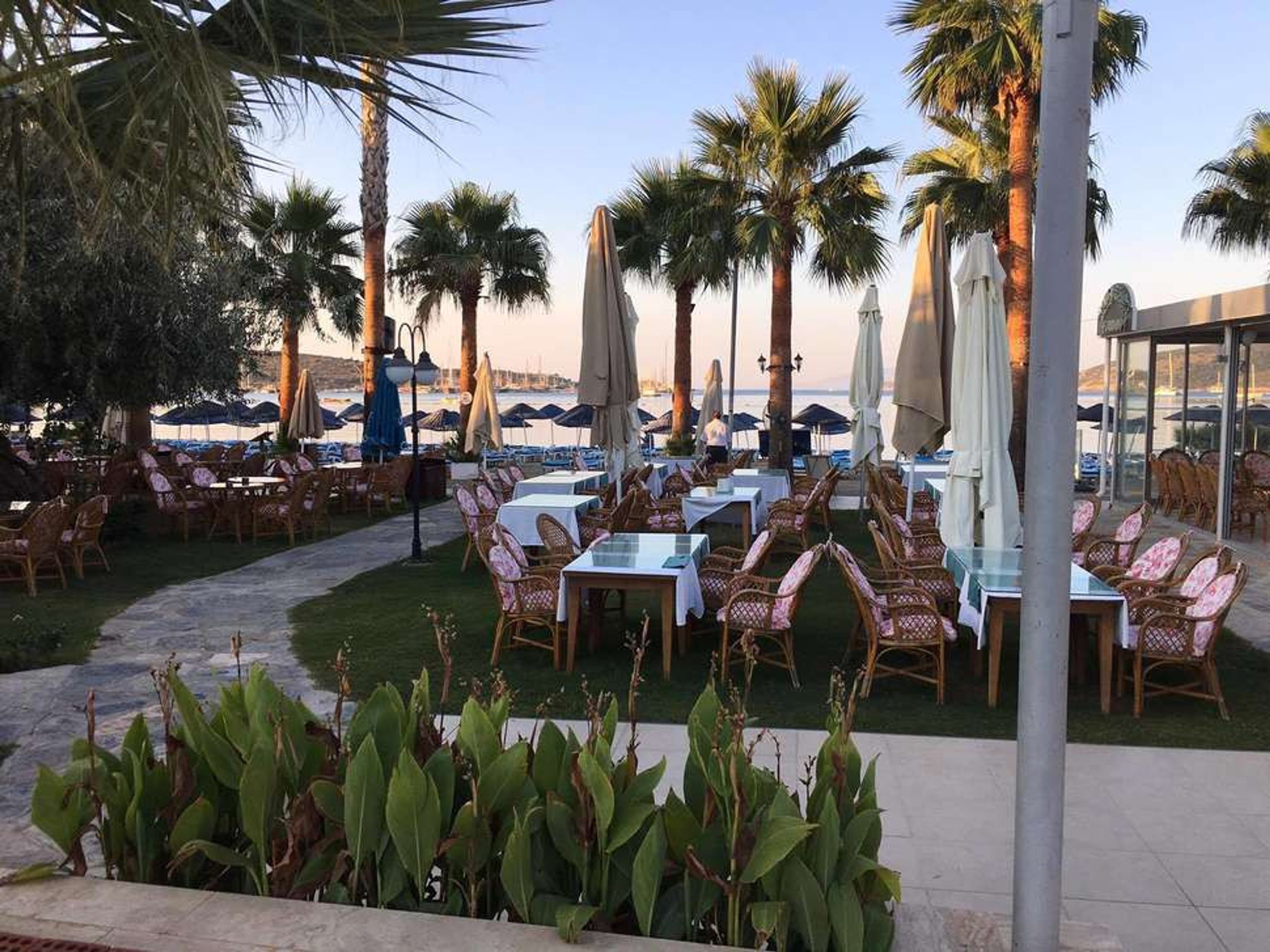 Nagi Beach Hotel foto 2