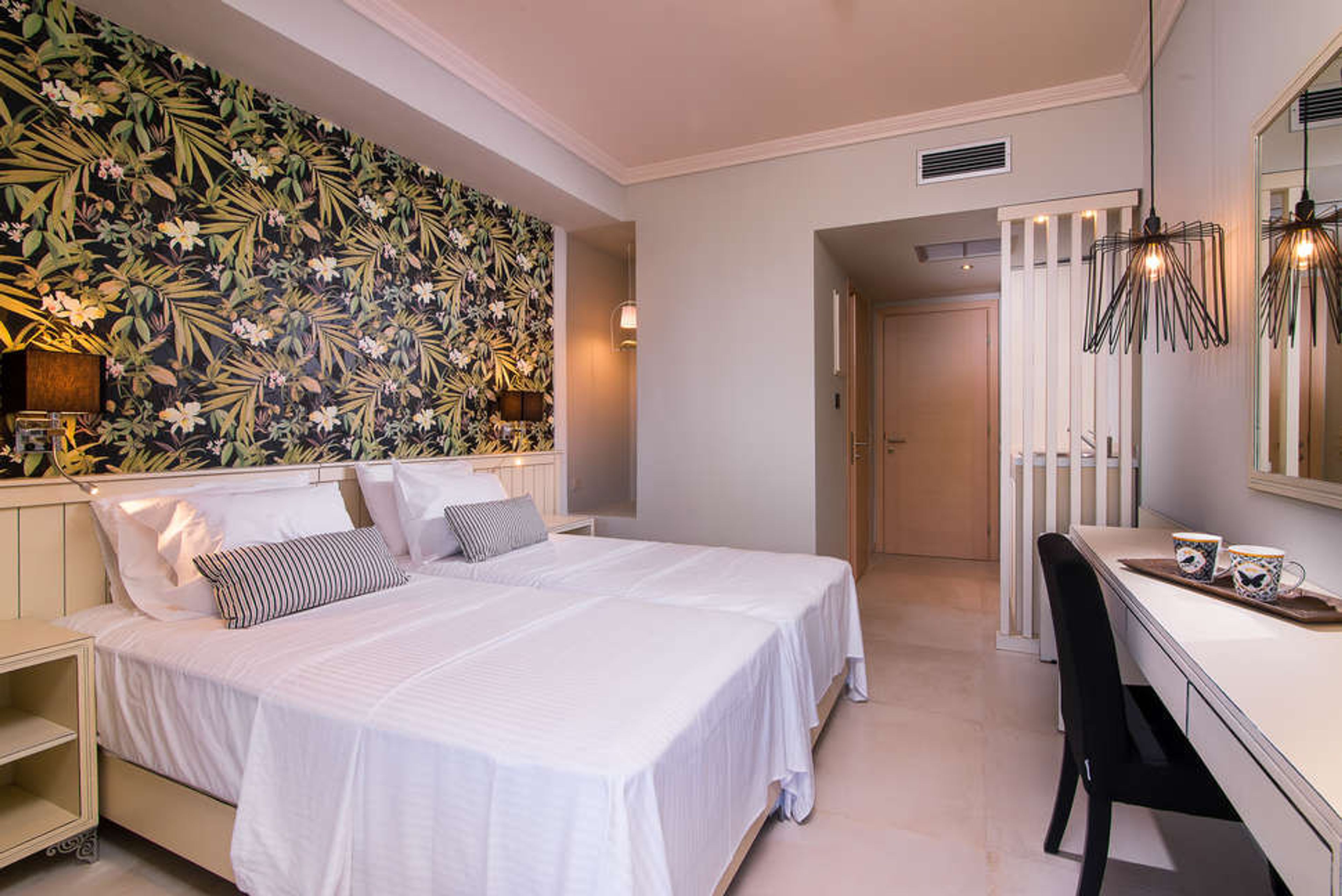 Neikos Mediterraneo Luxury Suites foto 3