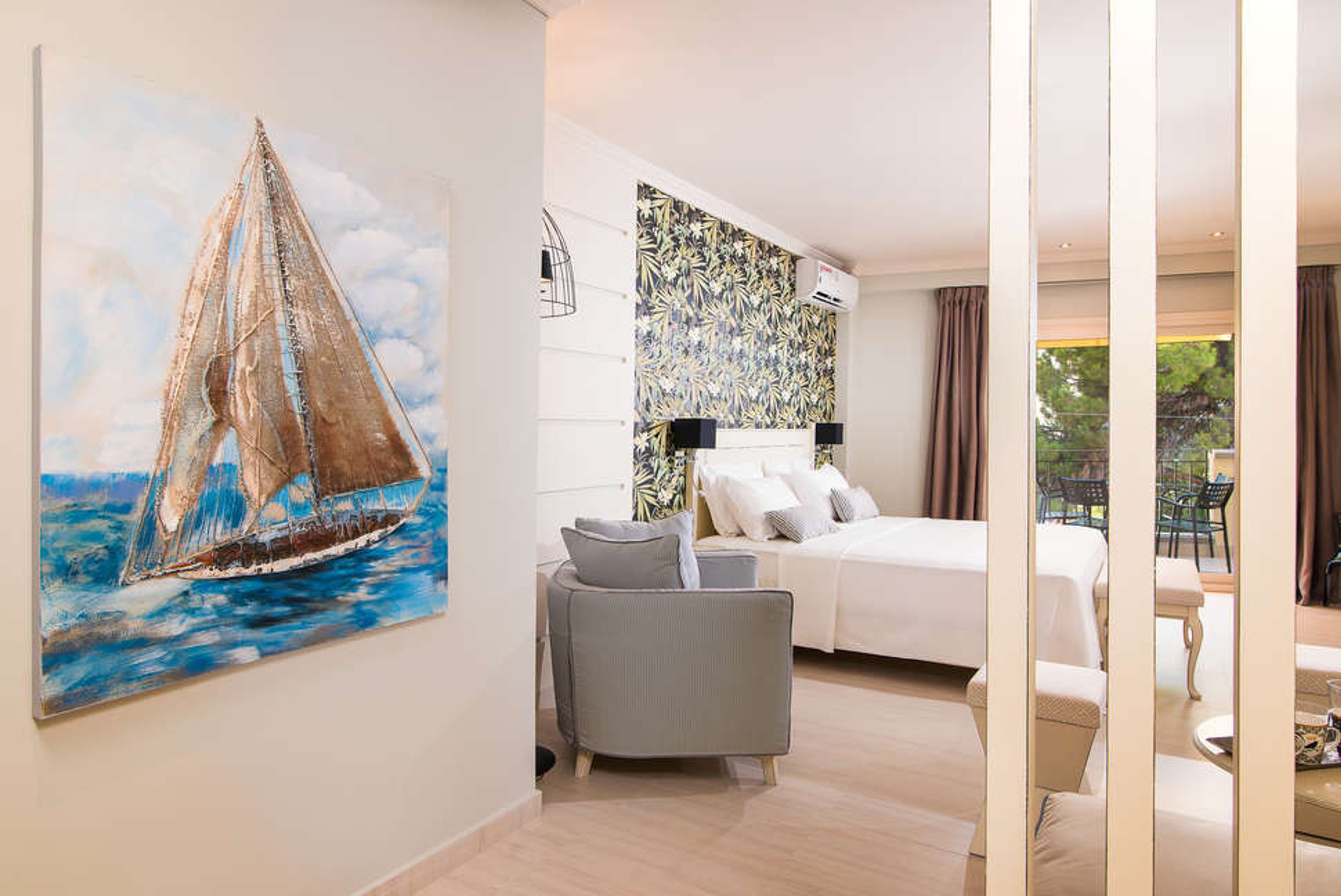 Neikos Mediterraneo Luxury Suites foto 4