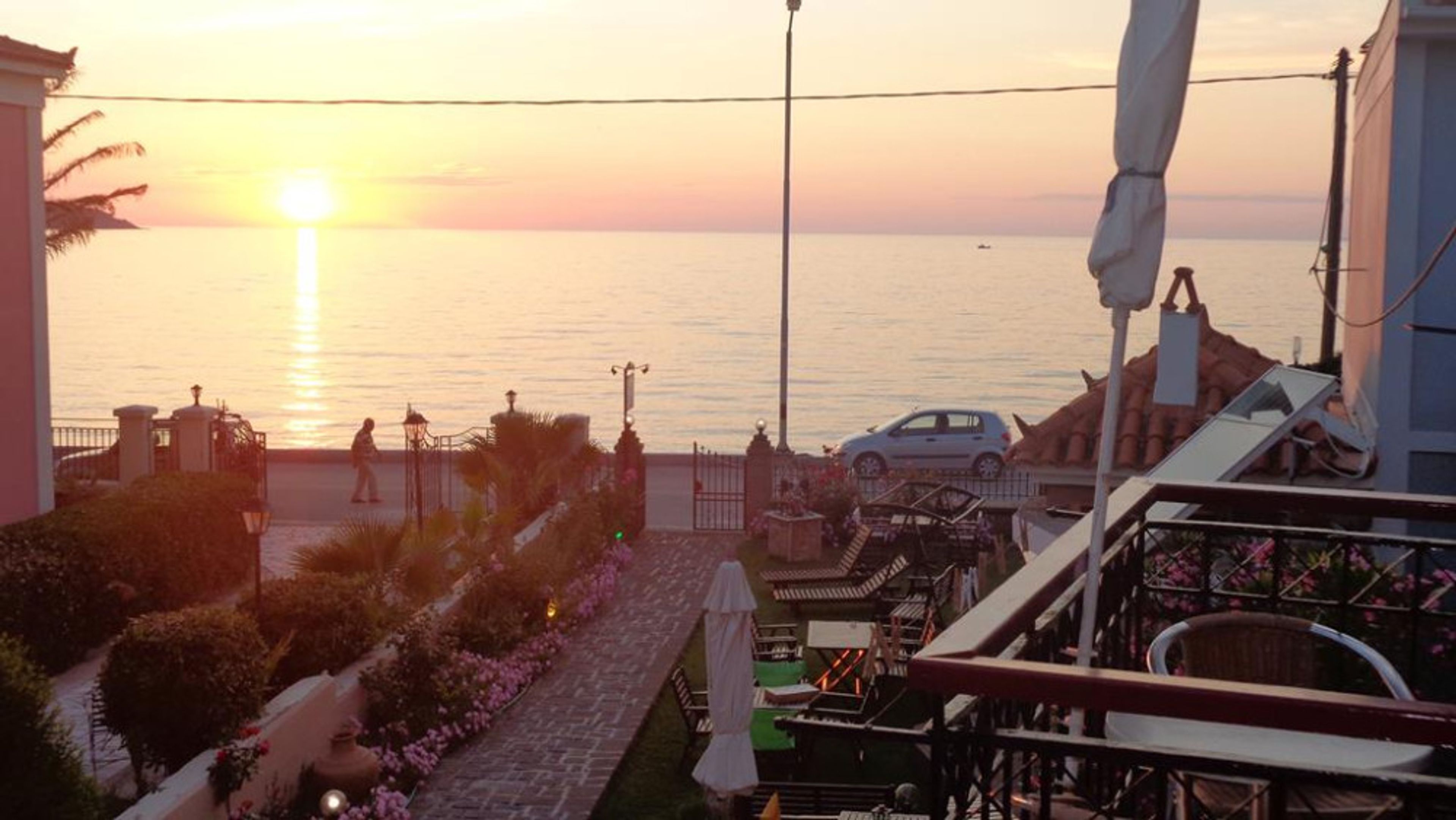 Niki Studios Sea-Front