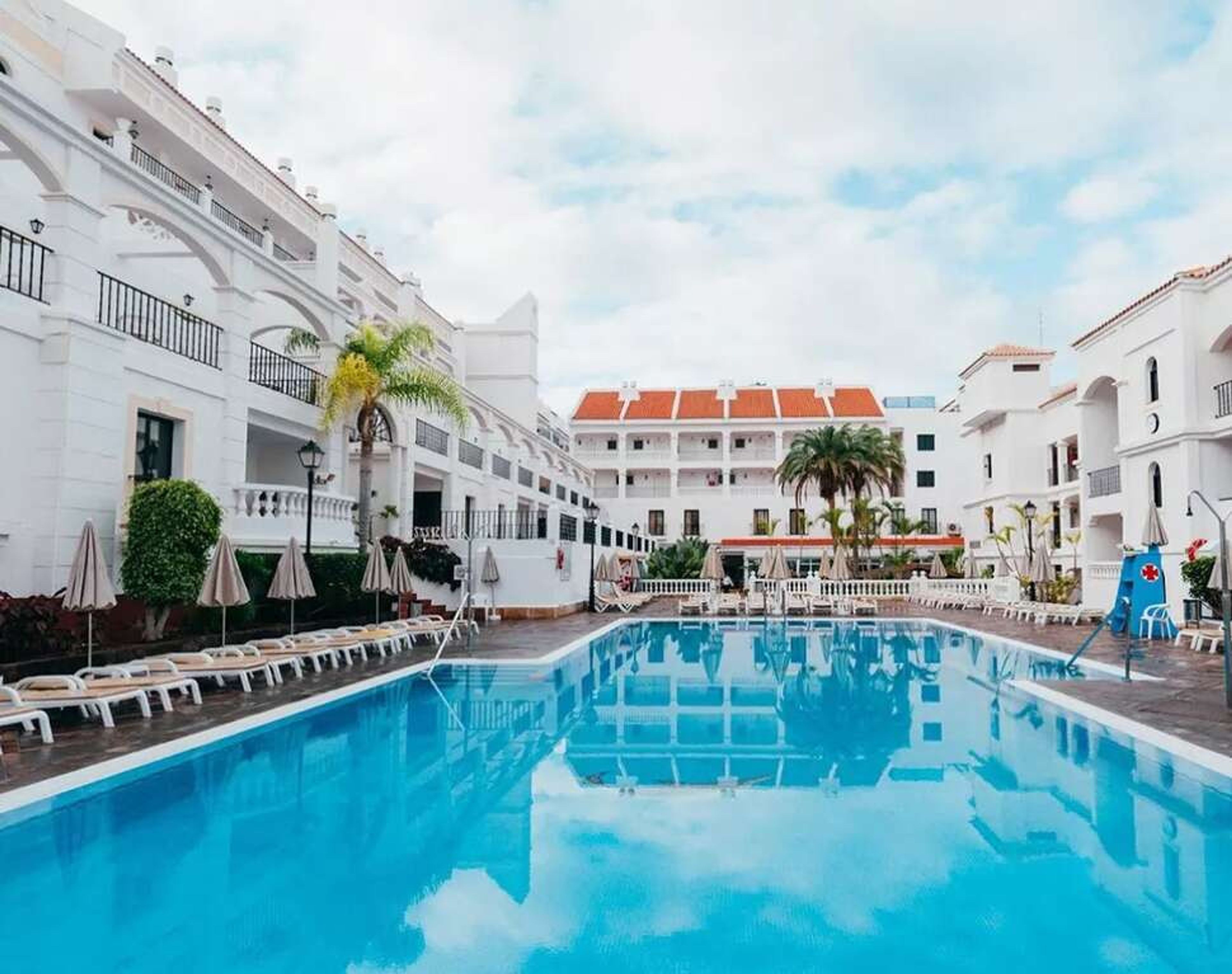 Ona Hollywood Mirage