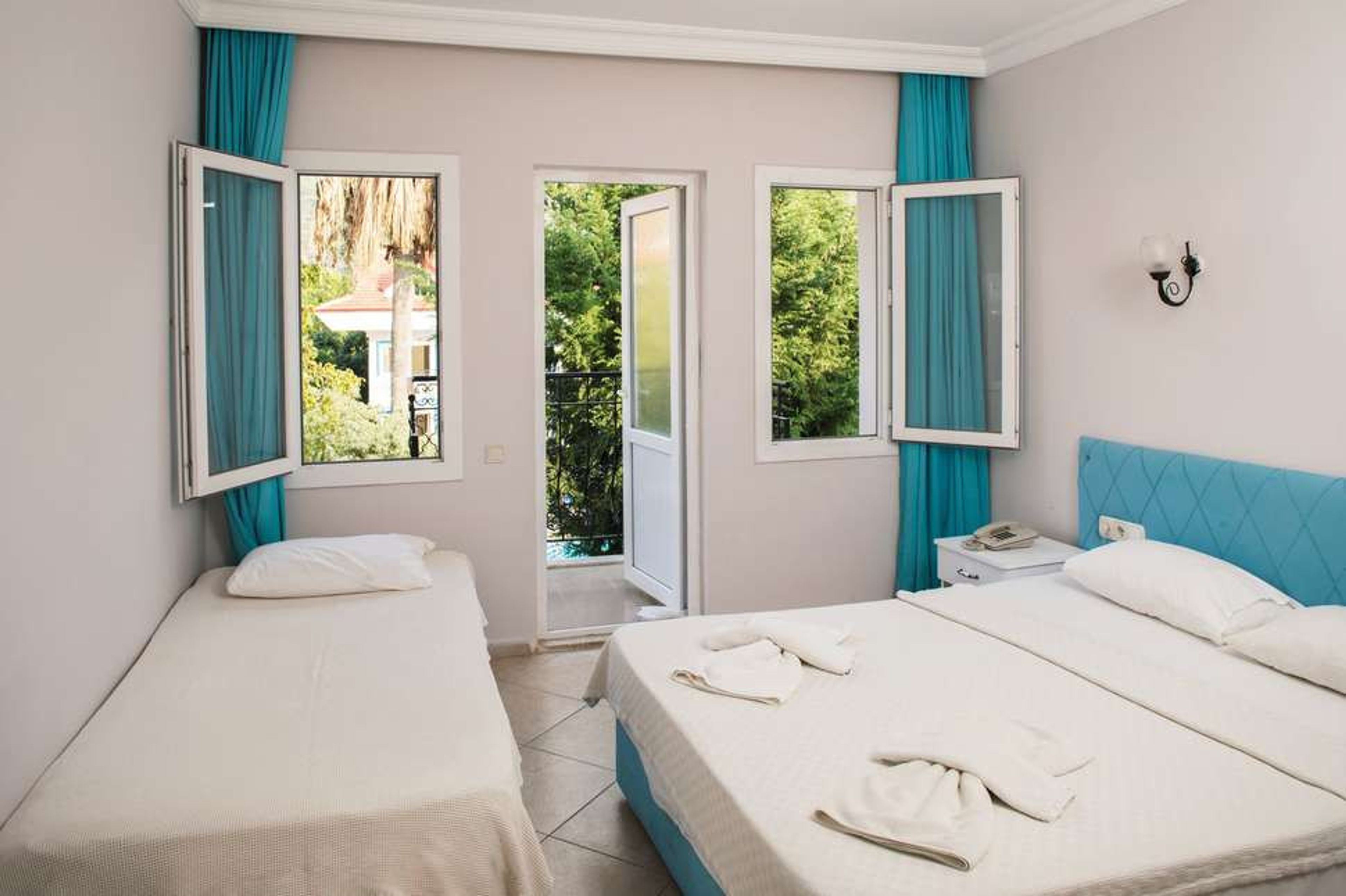 Akdeniz Beach foto 2