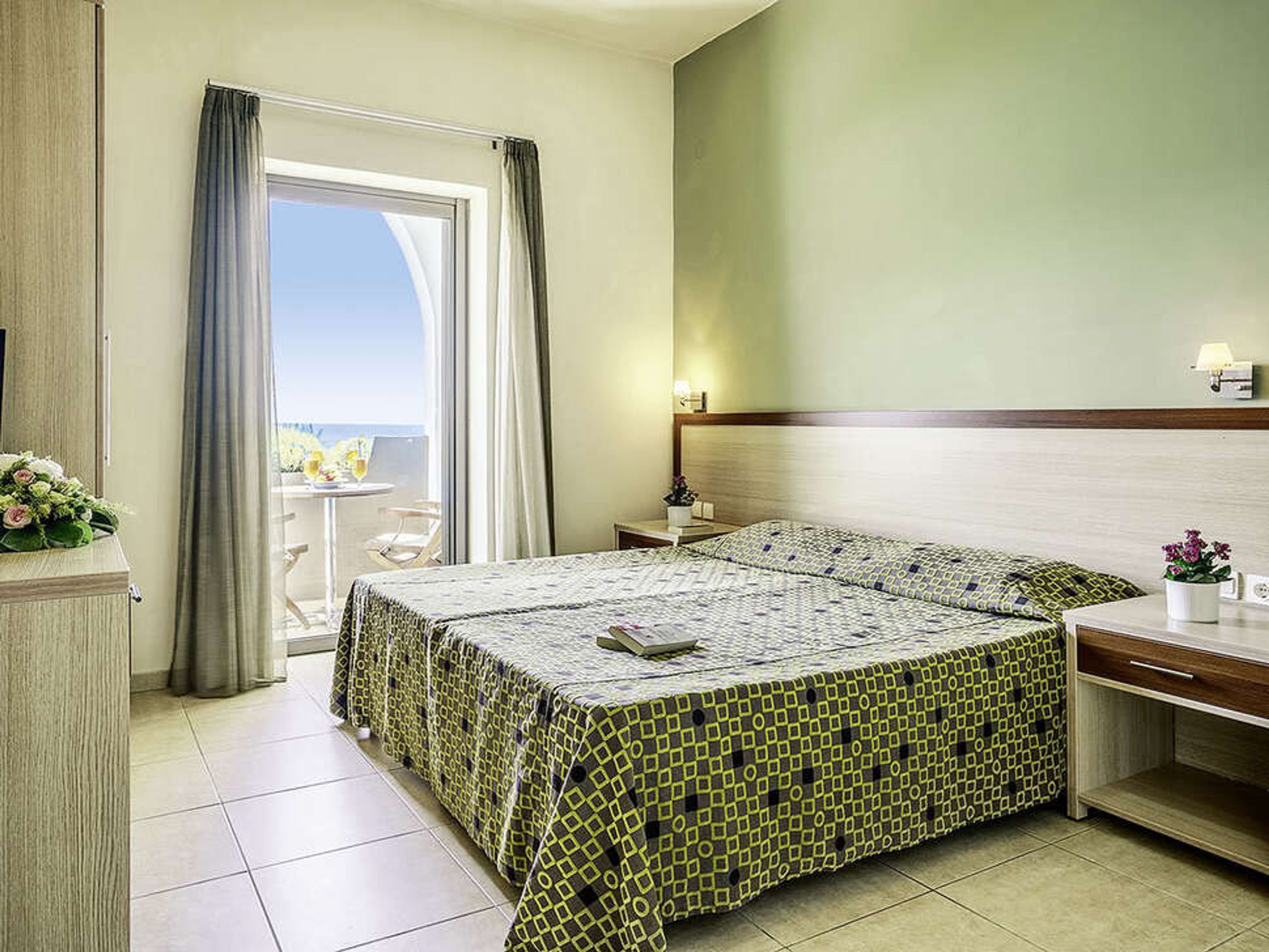 Alianthos Beach foto 3