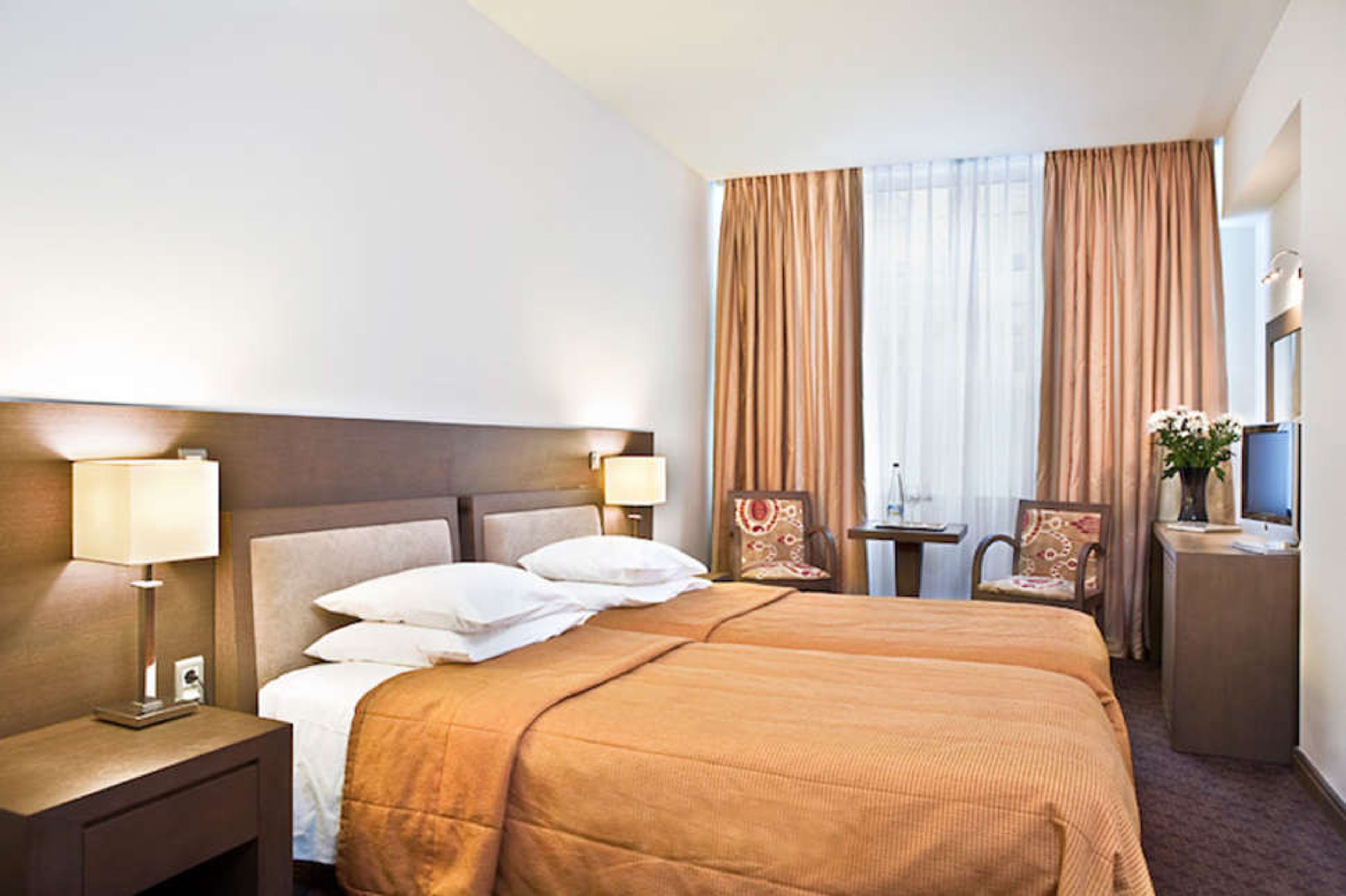 Amalia Athens foto 1