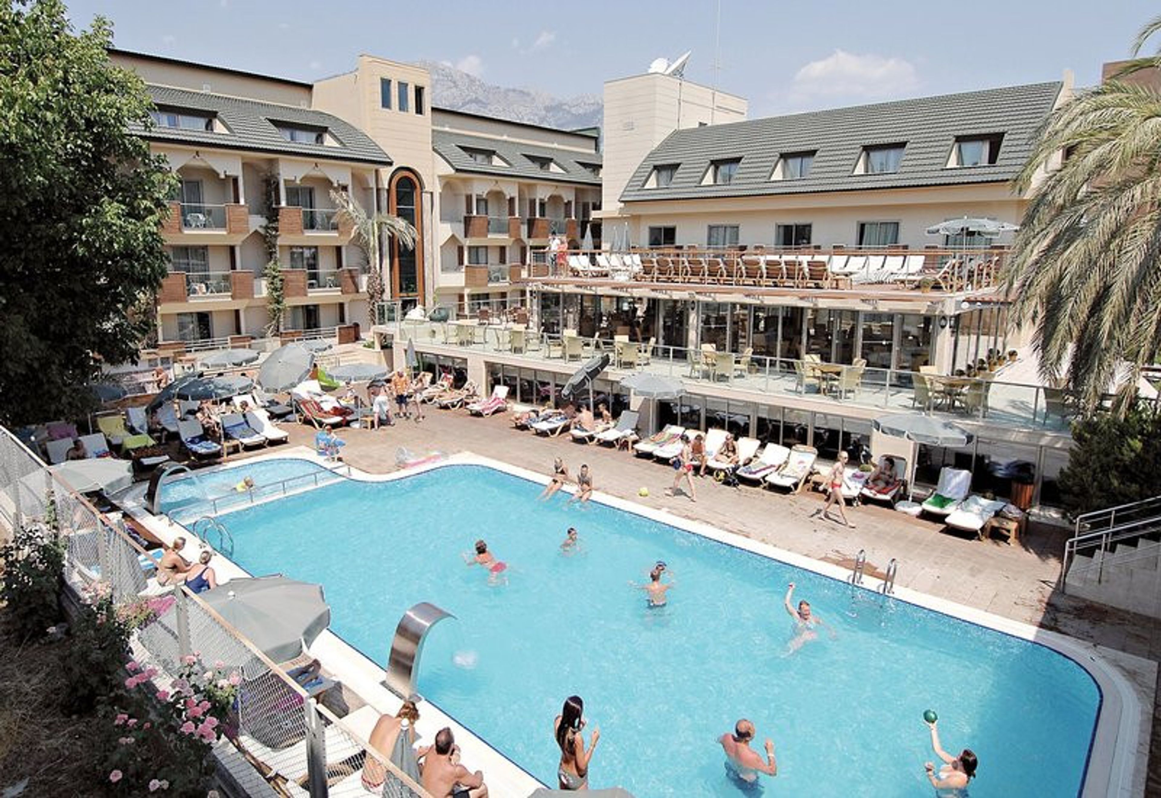 Ambassador Plaza foto 3