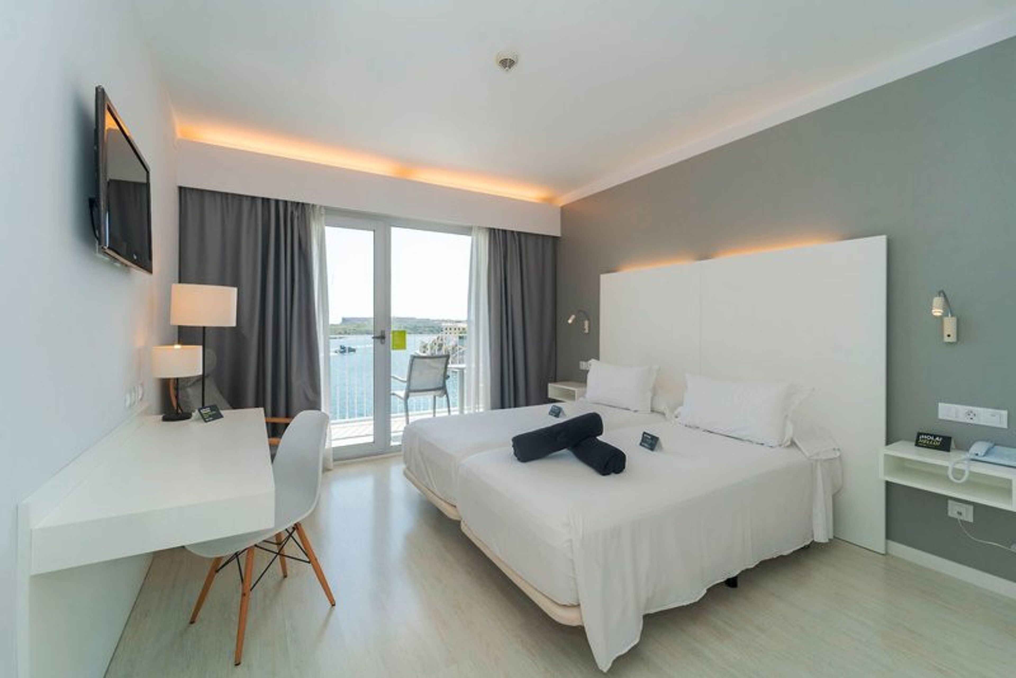 Artiem Carlos III foto 3