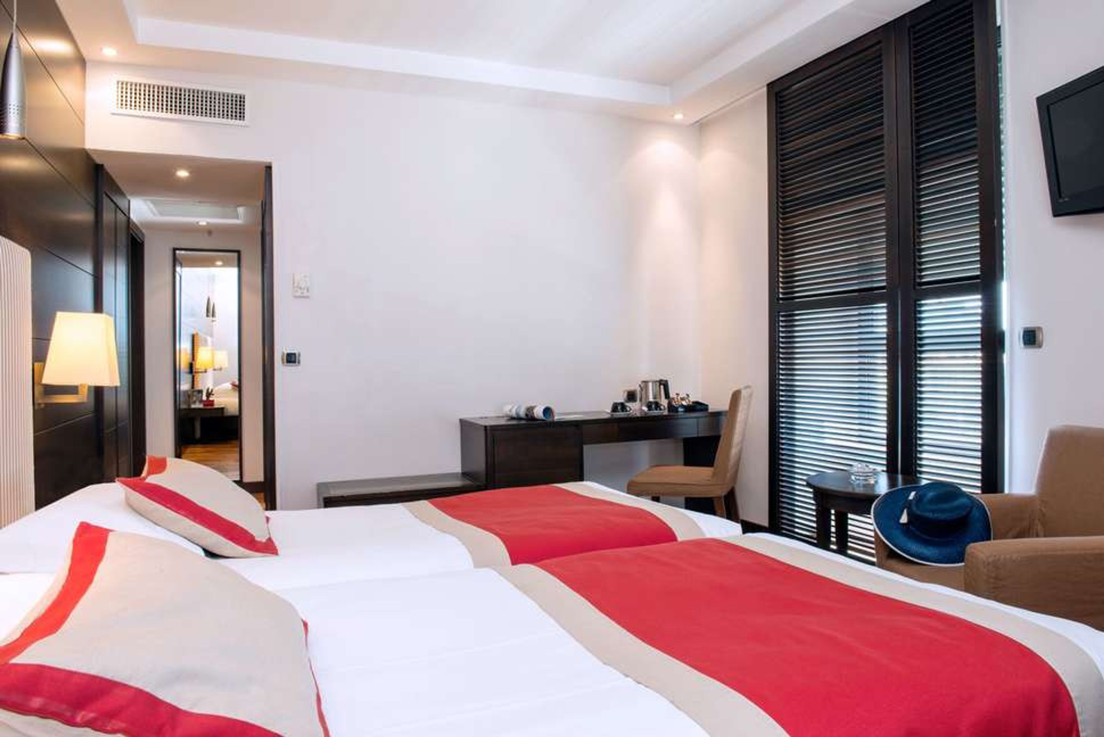 Aston La Scala foto 1