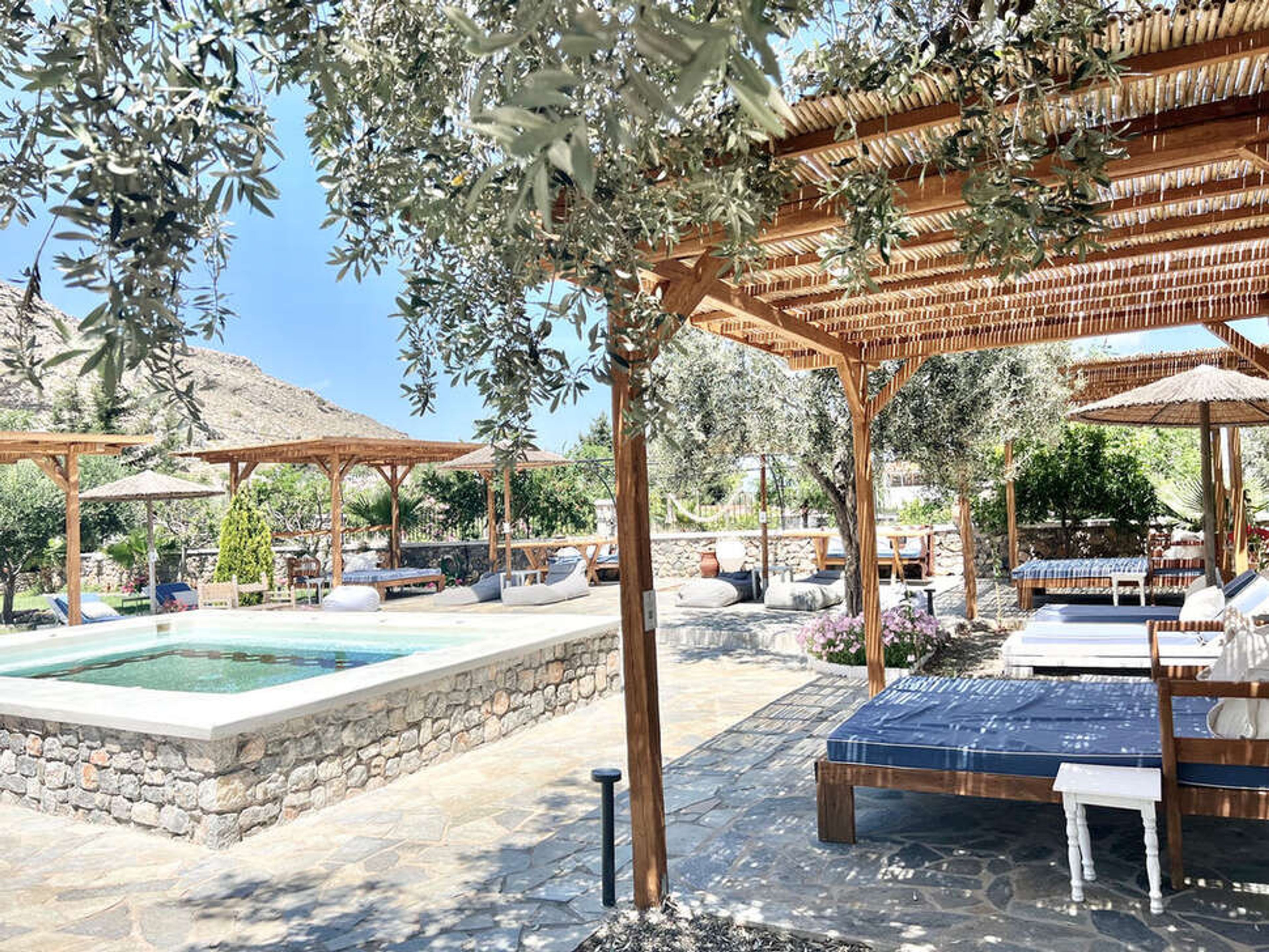 Caesars Gardens Hotel & Spa