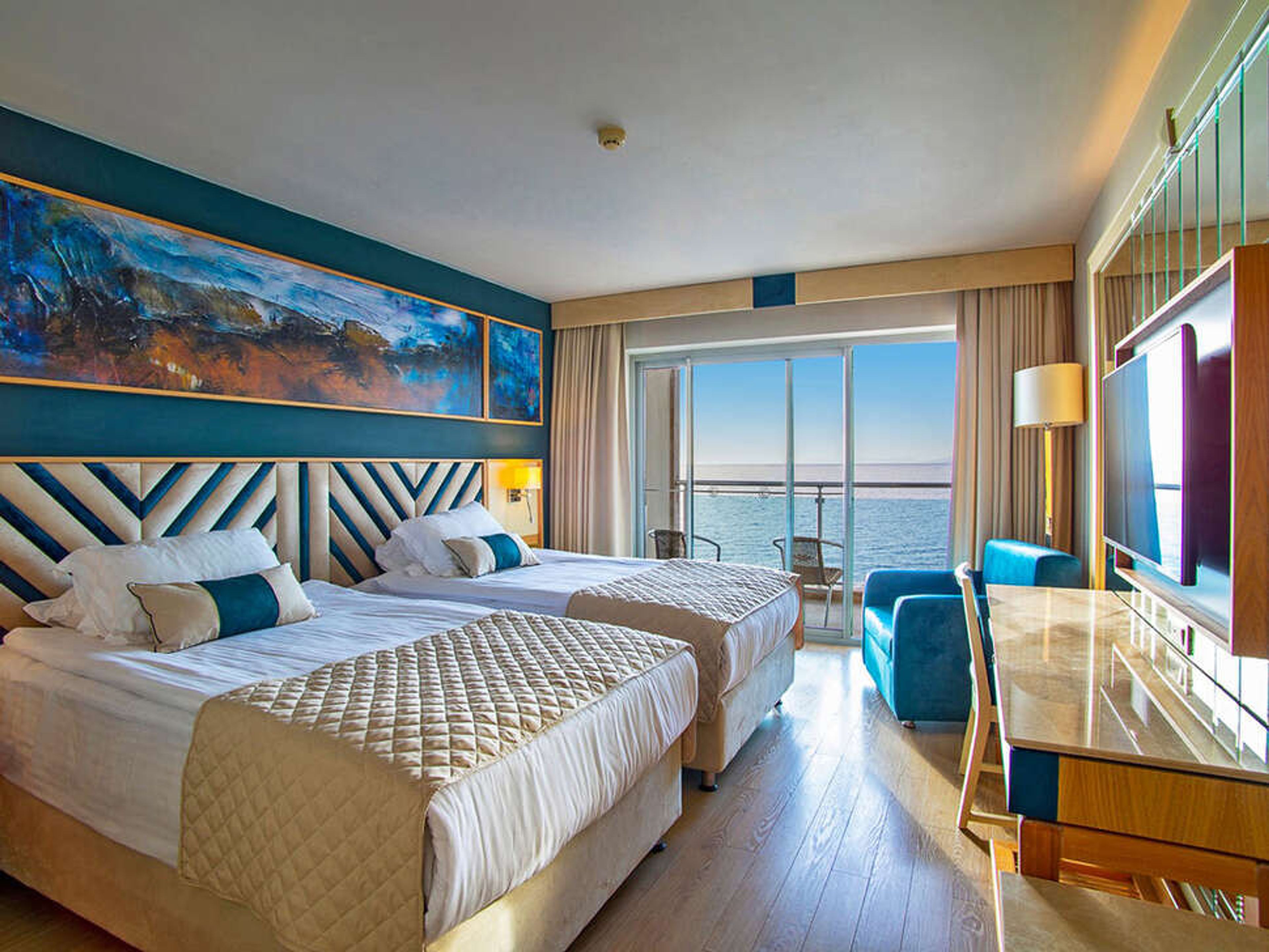 Charisma De Luxe foto 3