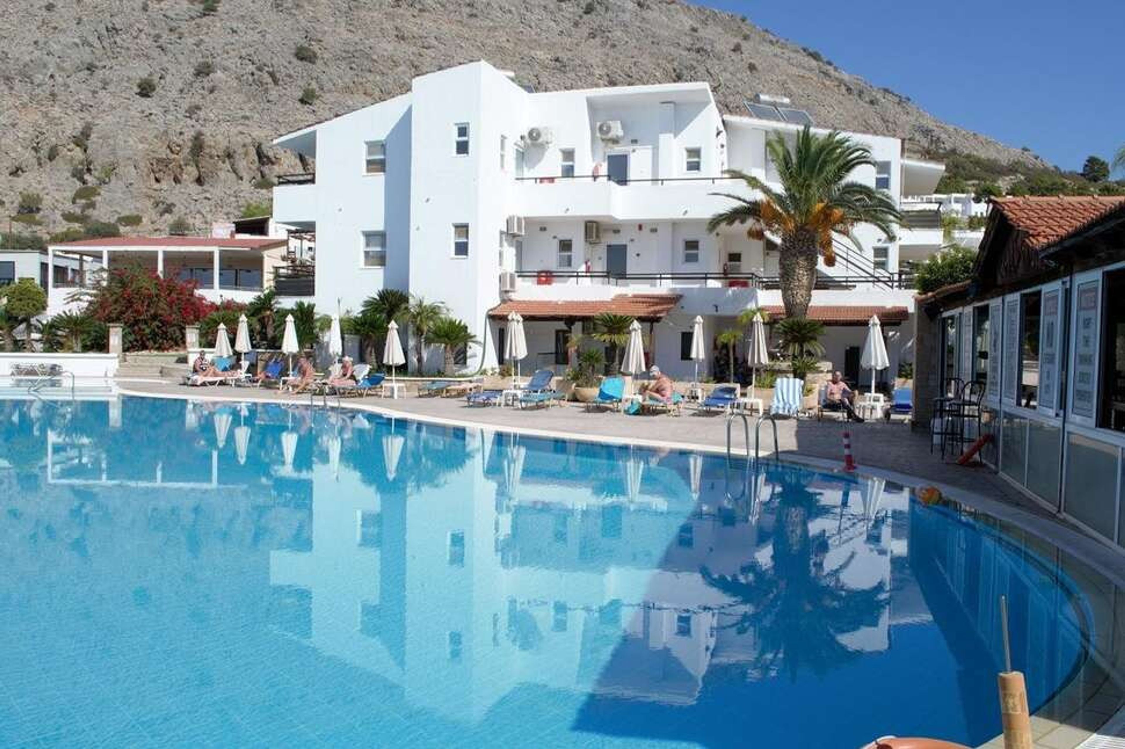 Coliseum Studios and Apartments