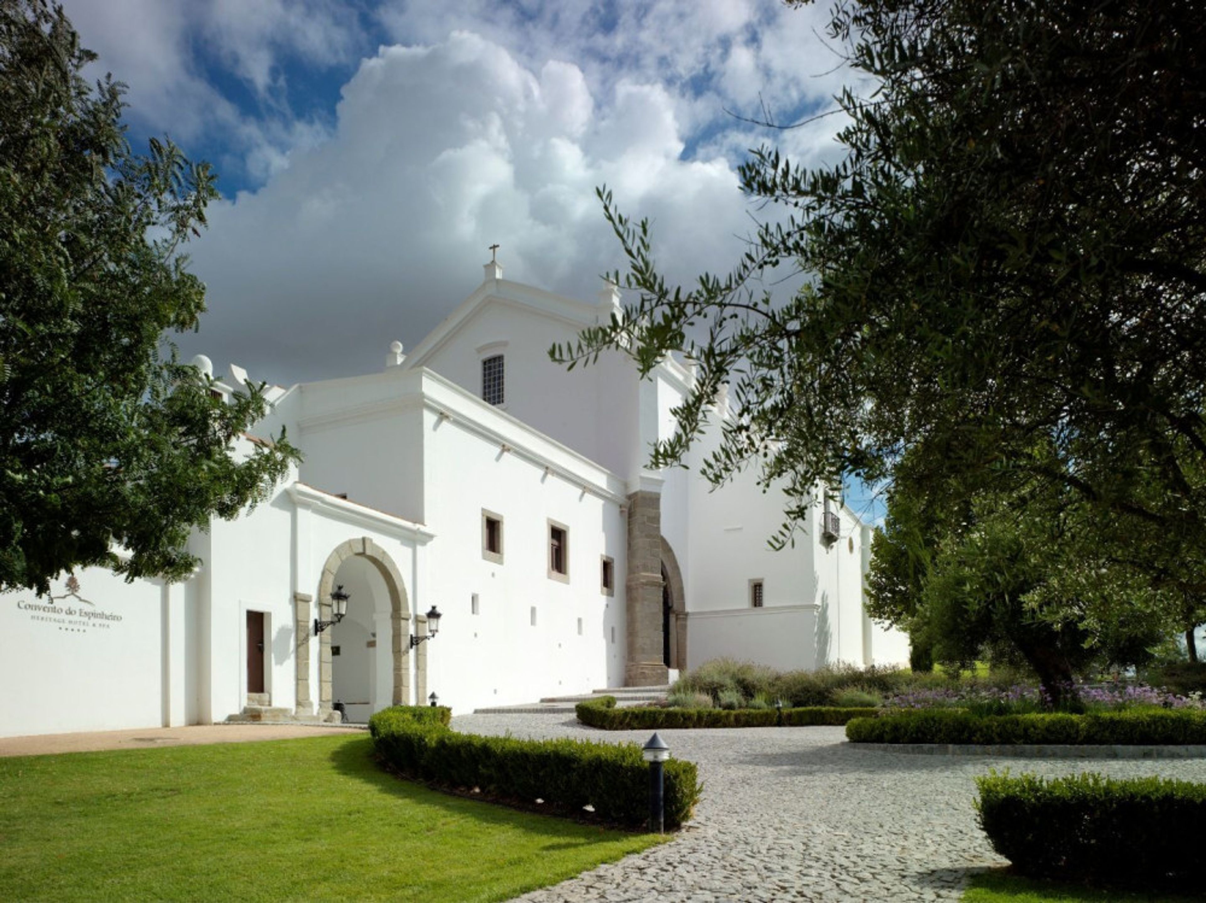 Convento do Espinheiro Heritage & Spa foto