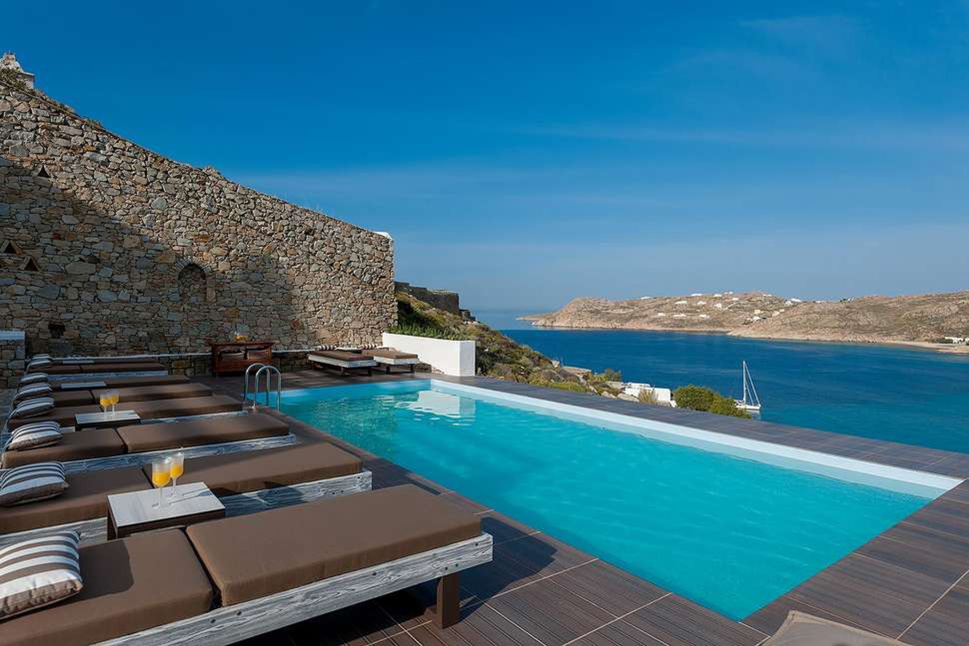 Cova Mykonos Suites