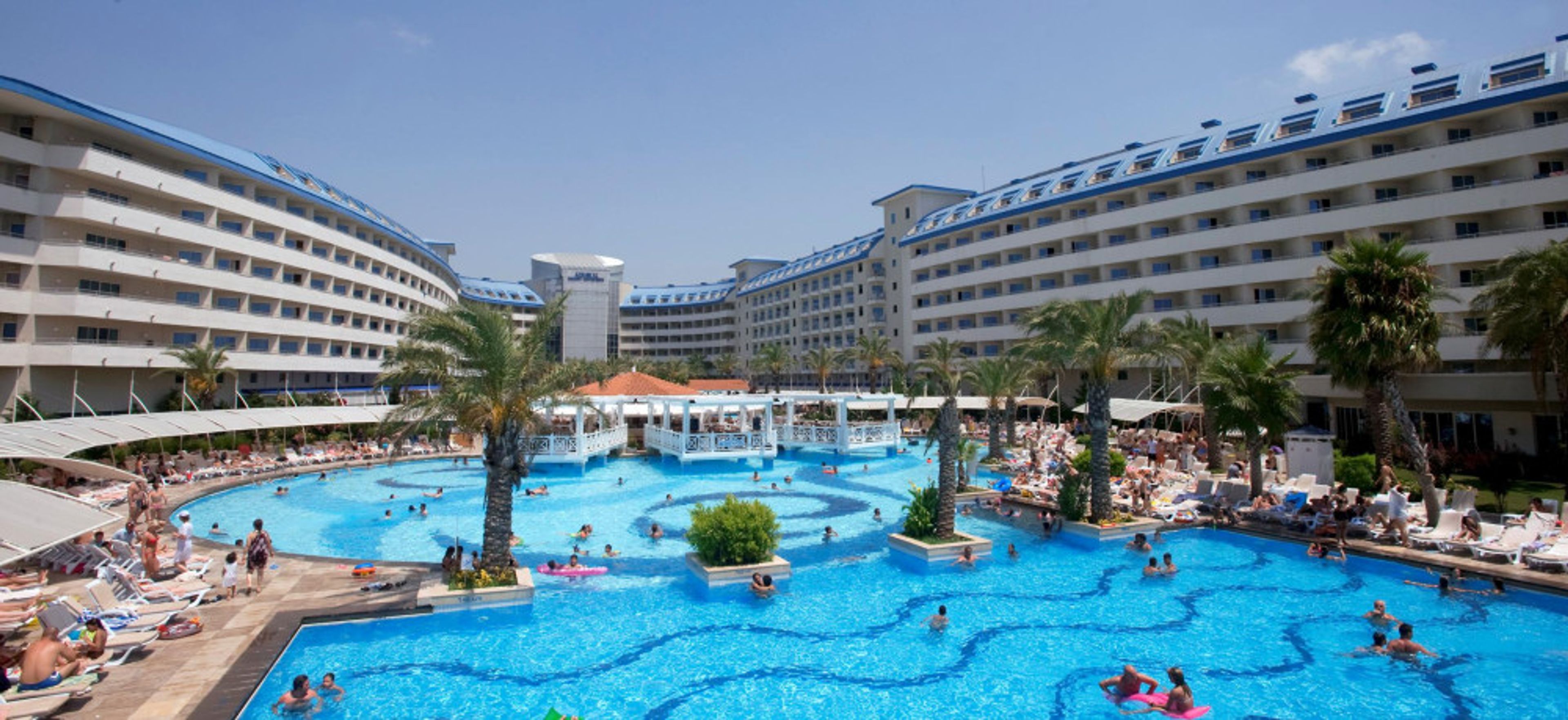 Crystal Admiral Resort Suites & Spa