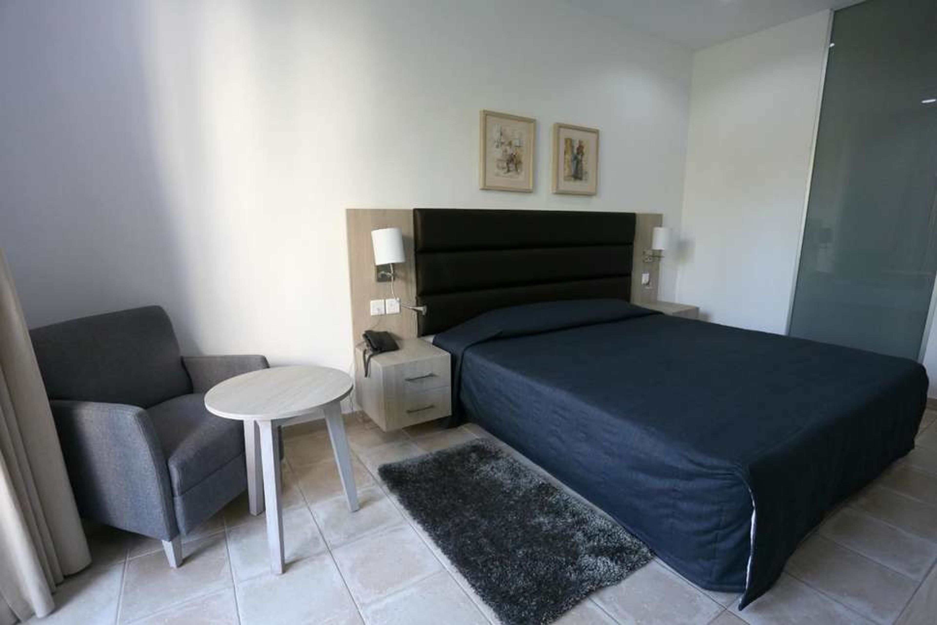 Dionysos Central foto 3