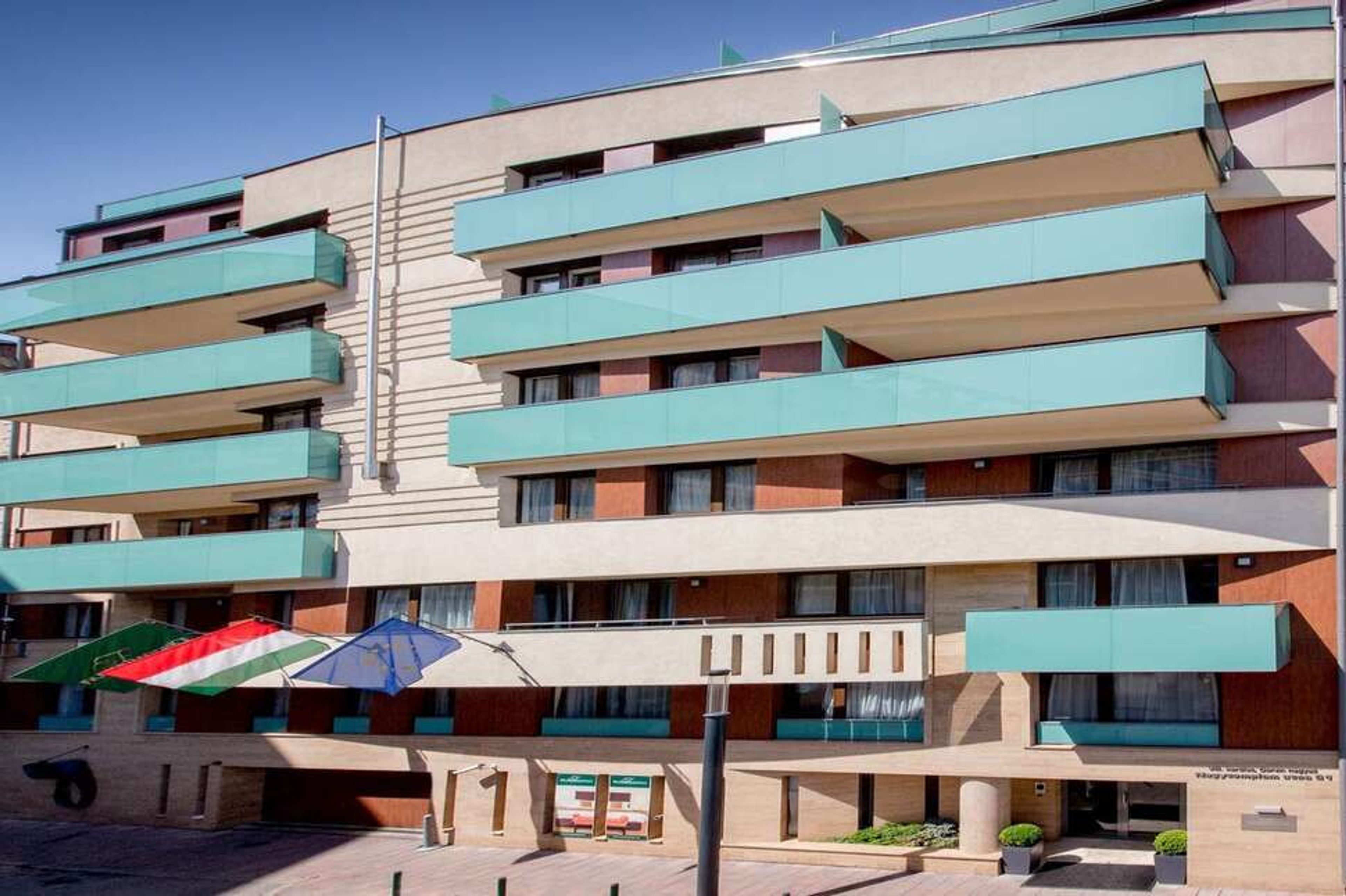 Escala Hotels & Suites