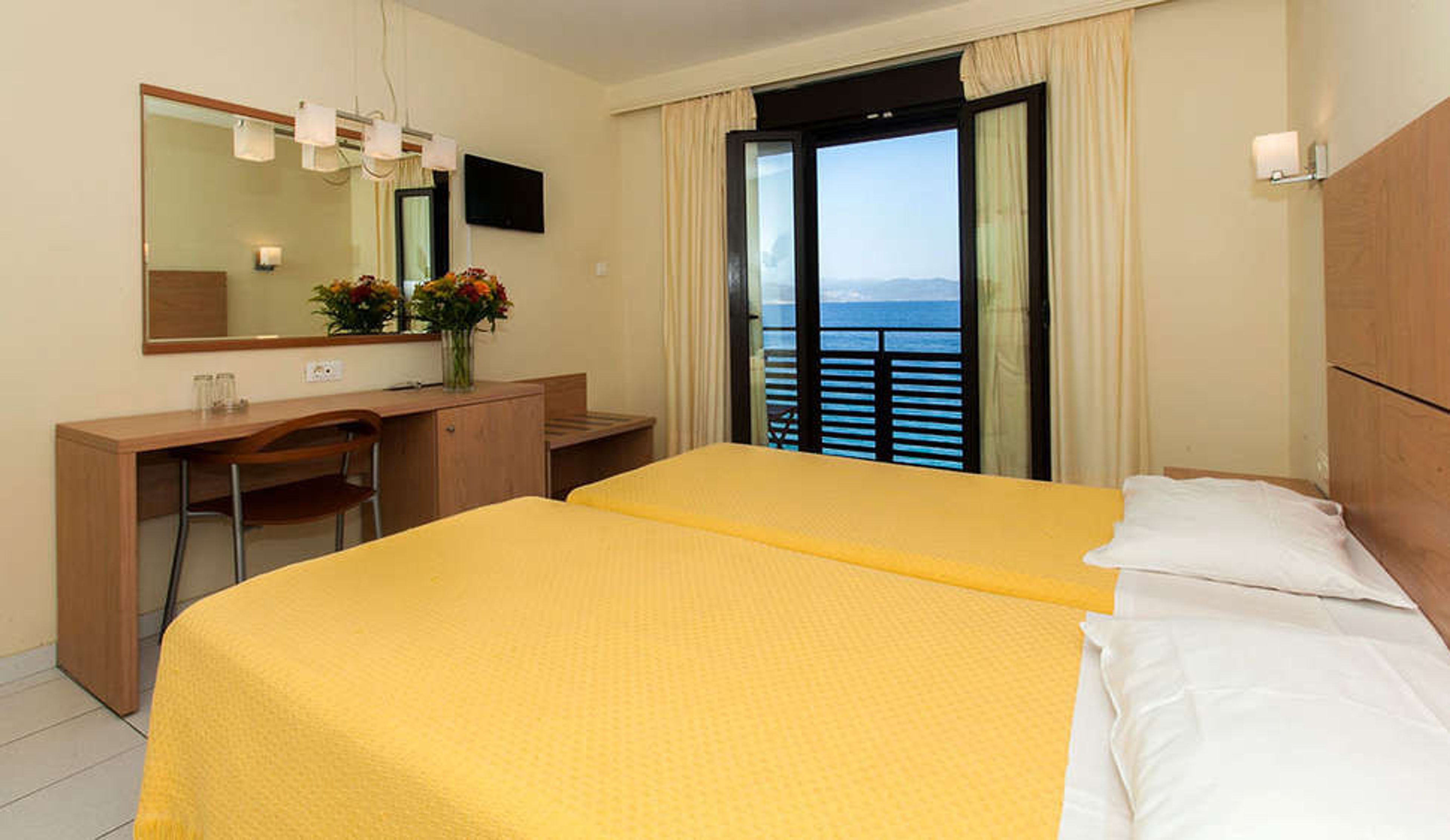 Flisvos Royal foto 2