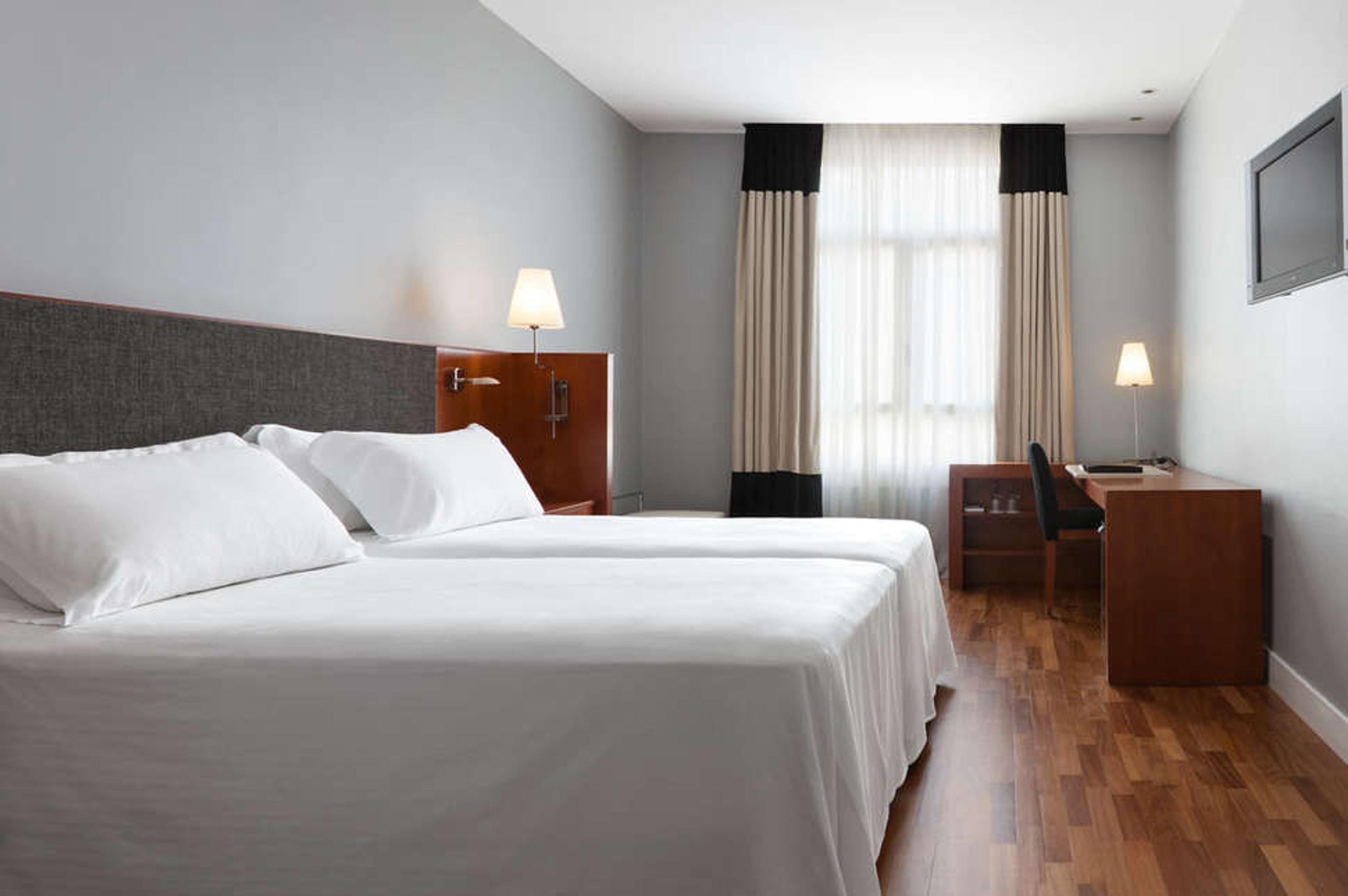 H10 Puerta de Alcala foto 1