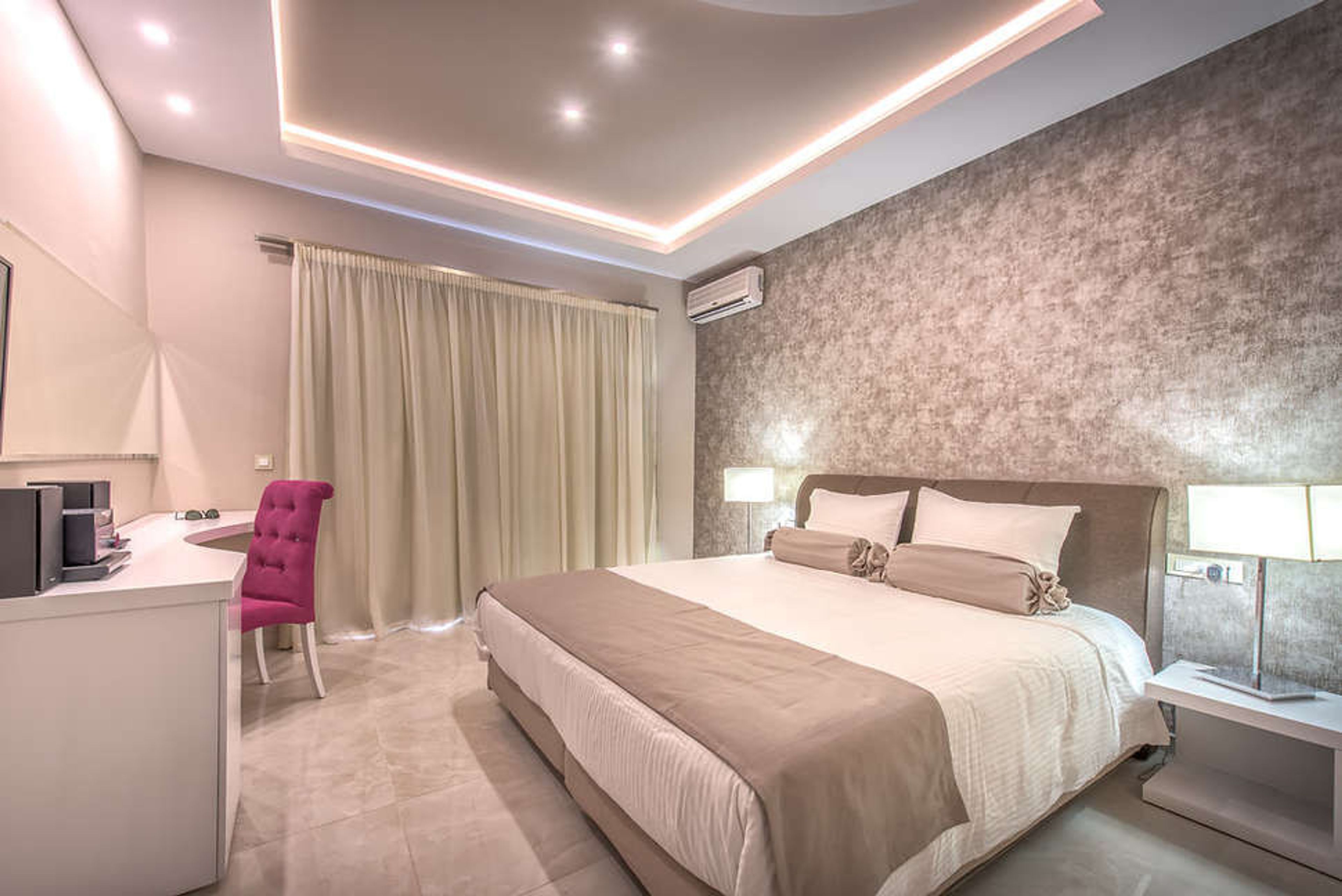 Koukounaria Hotel & Suites