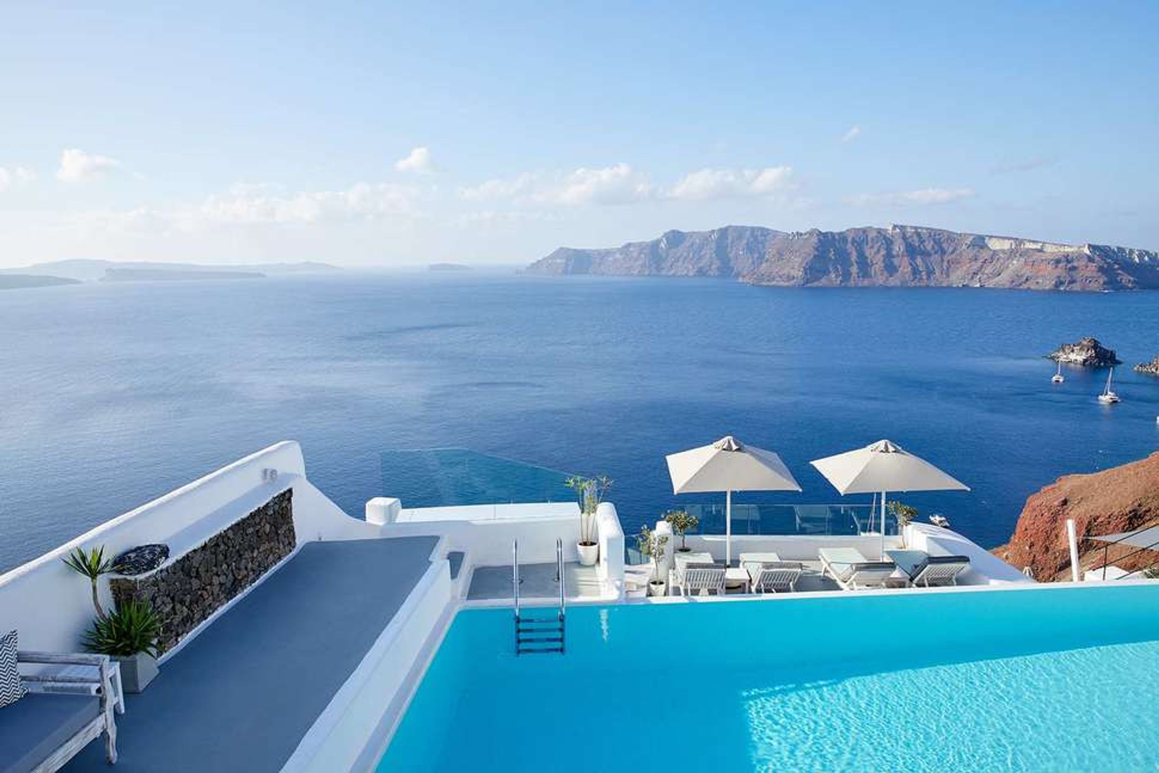 La Perla Villas & Suites