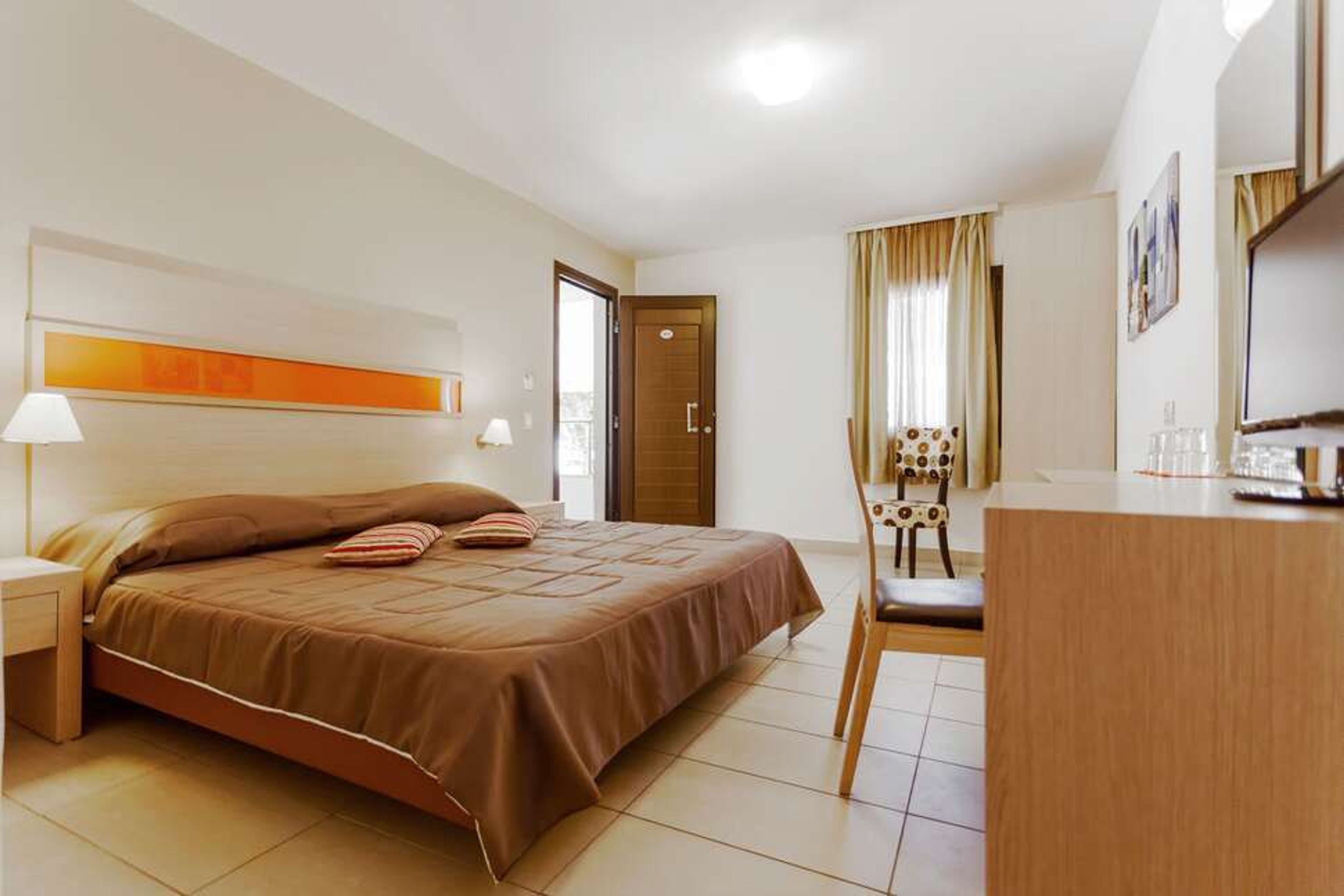 Lagomandra Beach Hotel & Suites foto 4