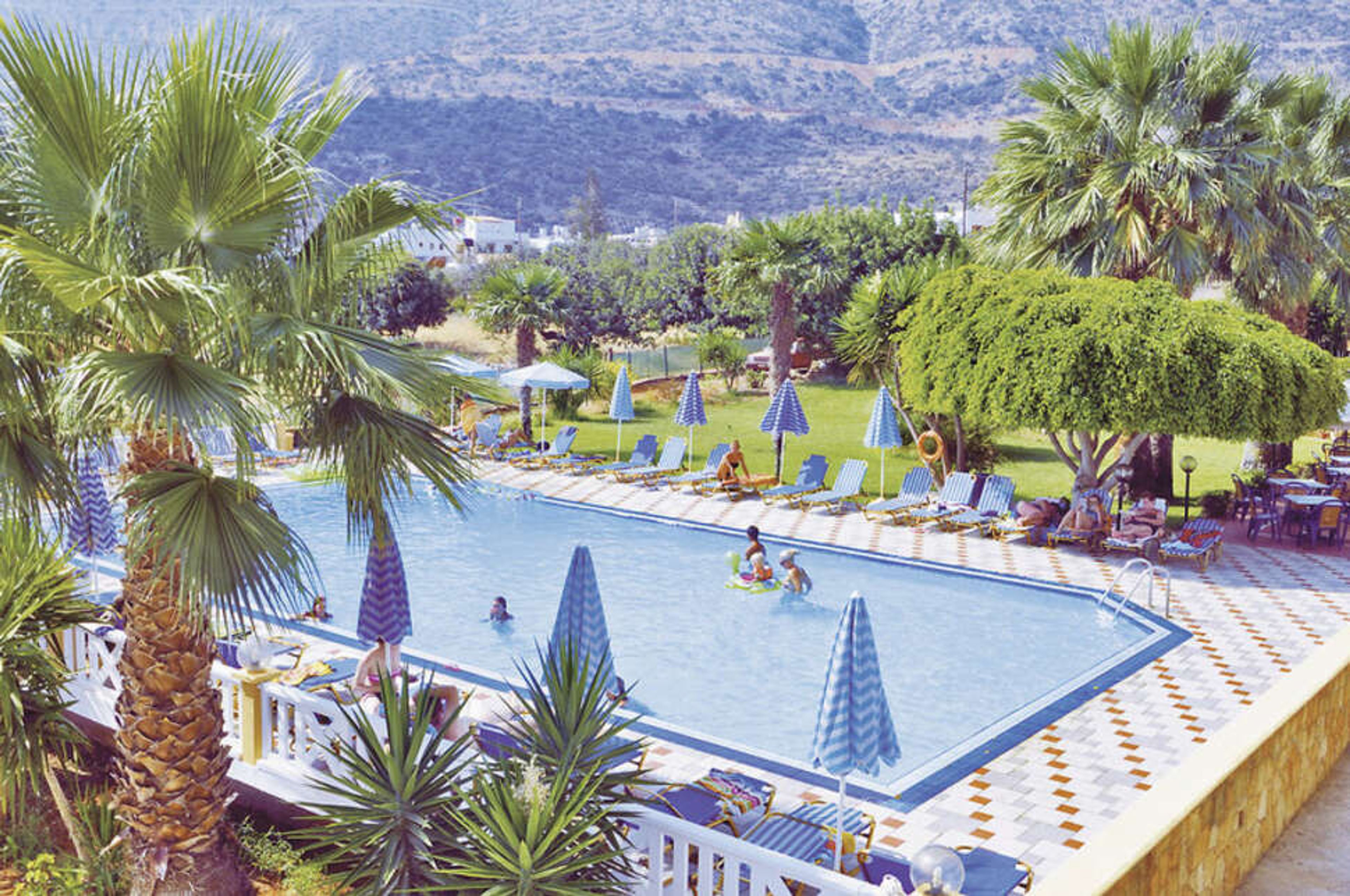 Paloma Garden & Corina