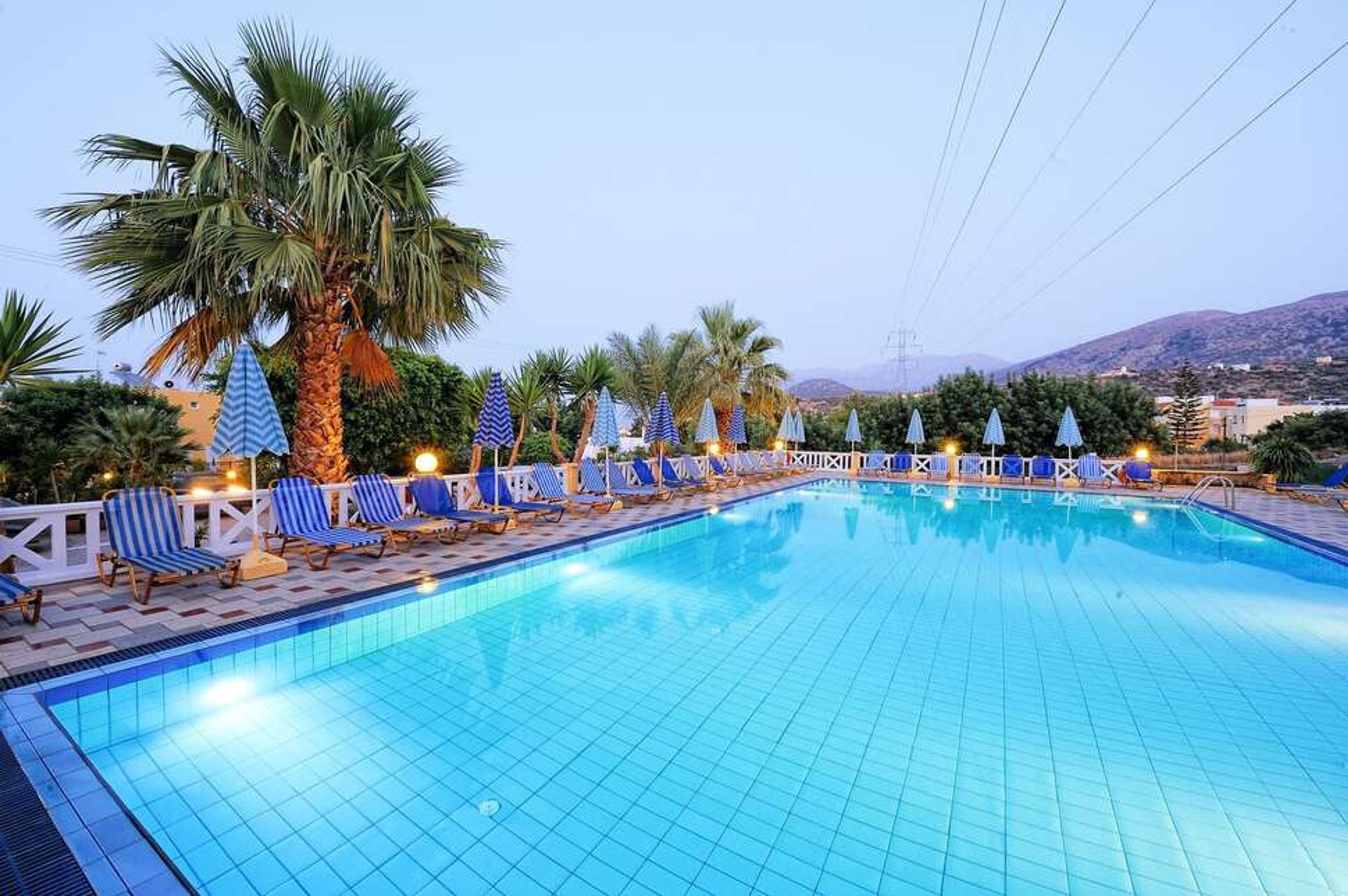 Paloma Garden & Corina foto 1