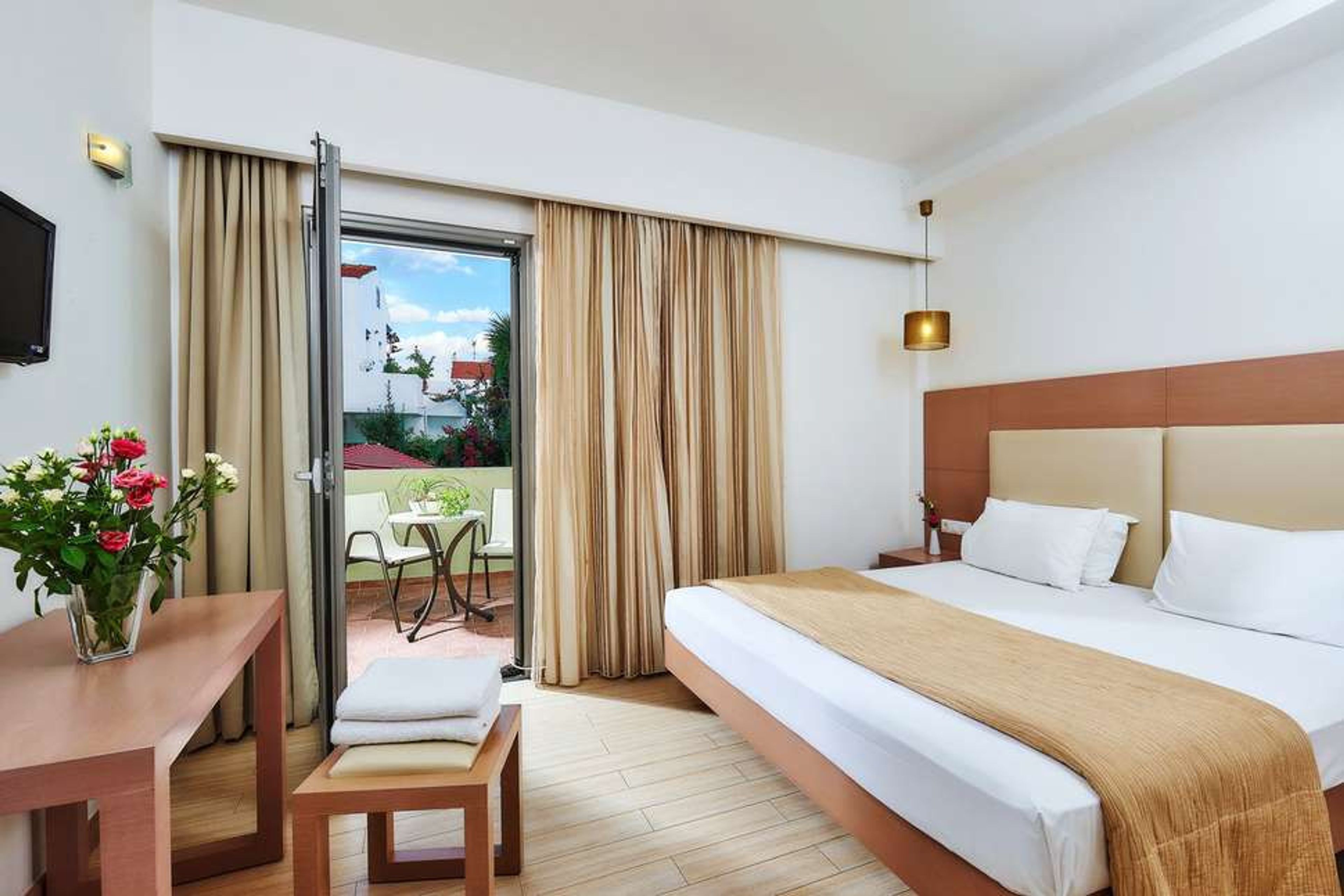 Panormo Beach foto 2