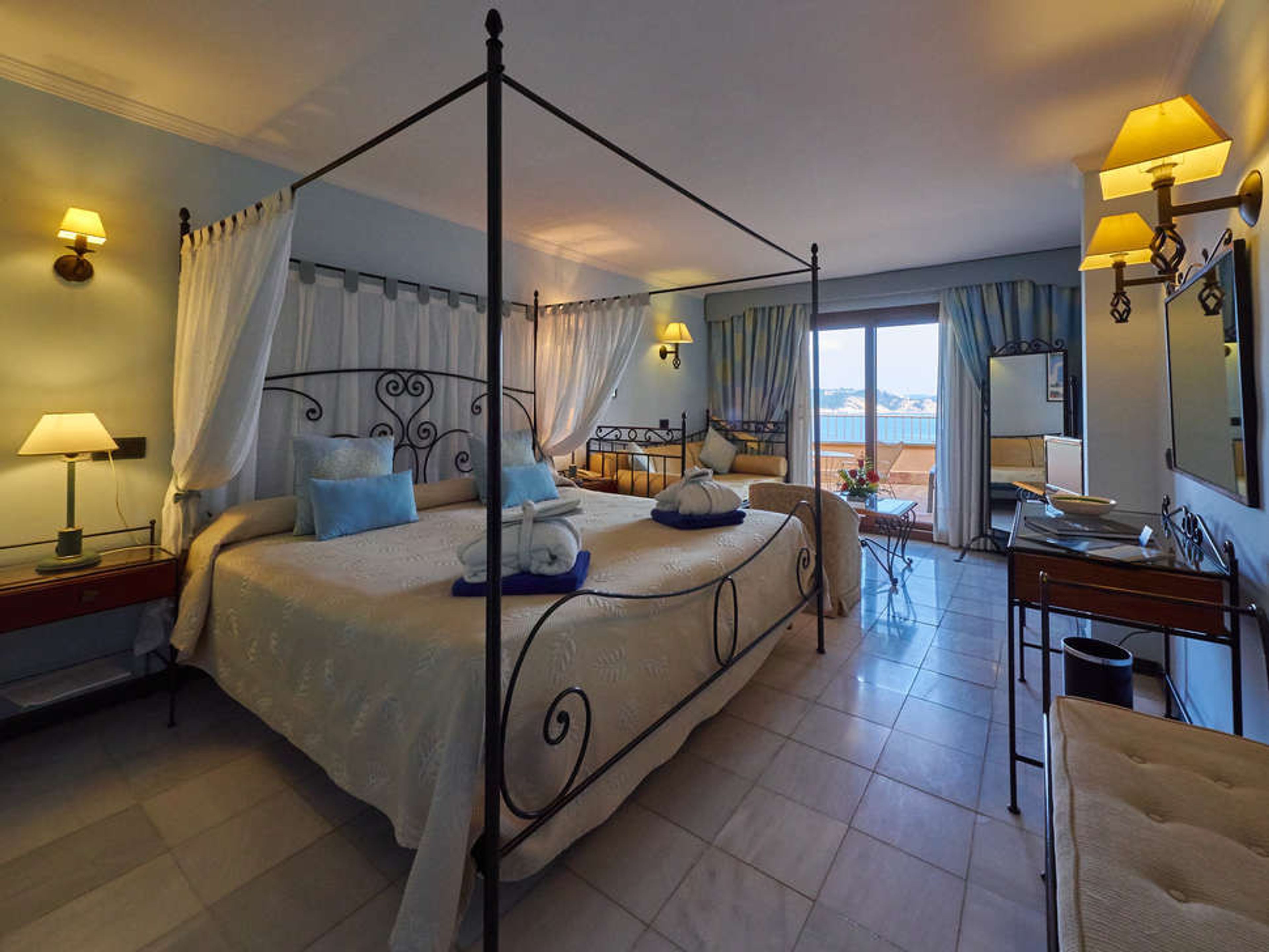 Petit Cala Fornells foto 3