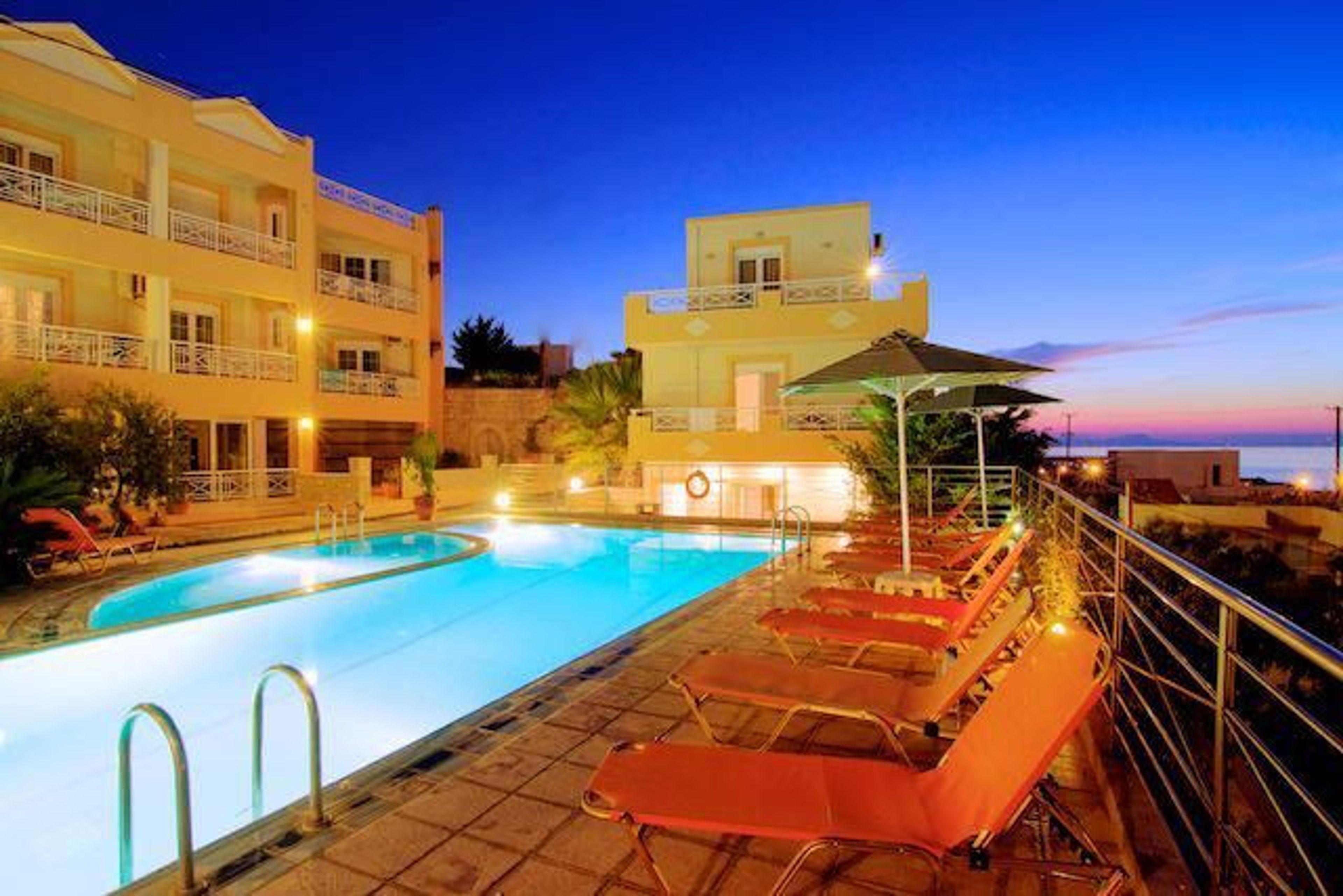 Sunrise Studios & Apartments