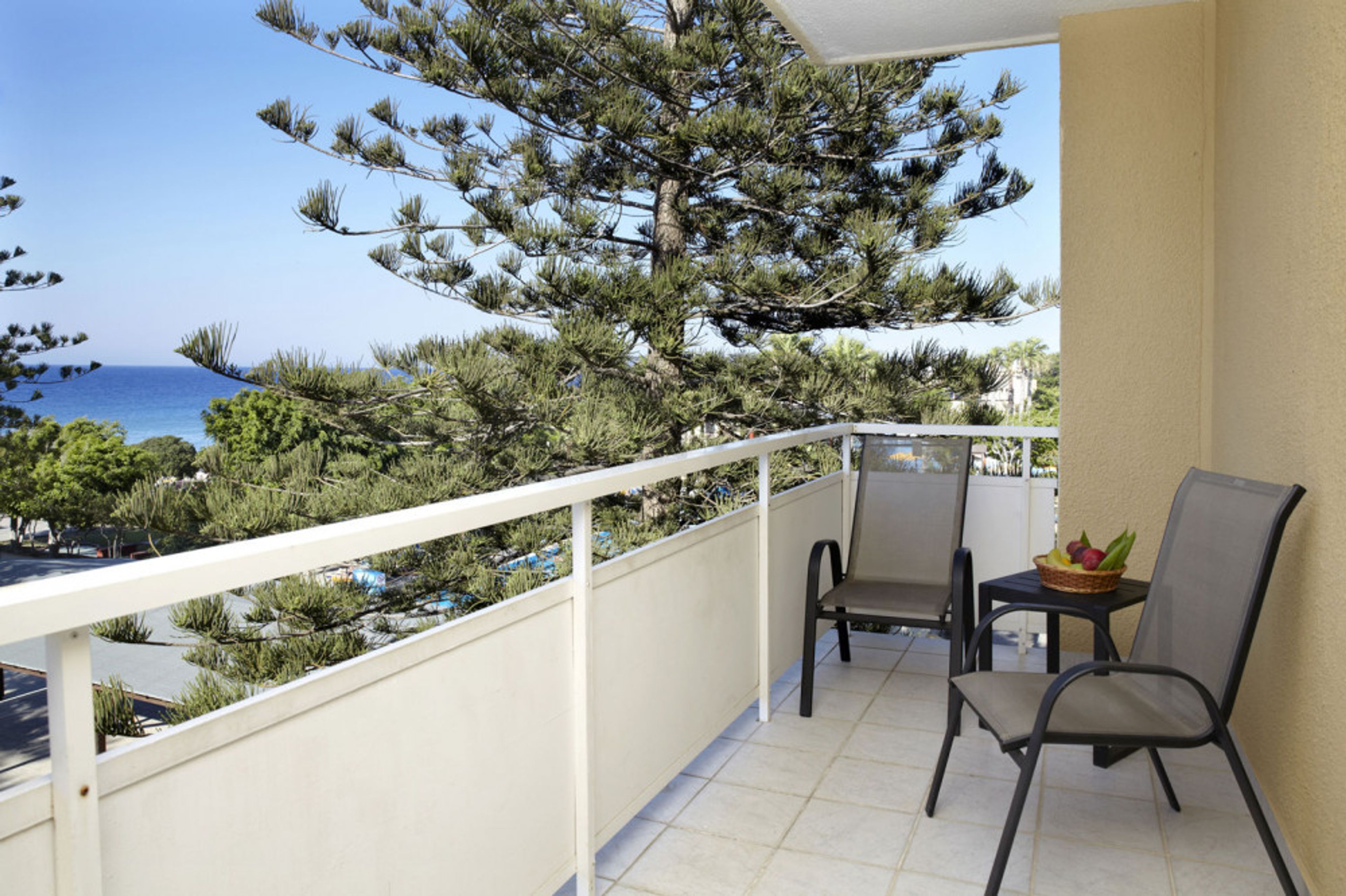 Sunshine Rhodes foto 4