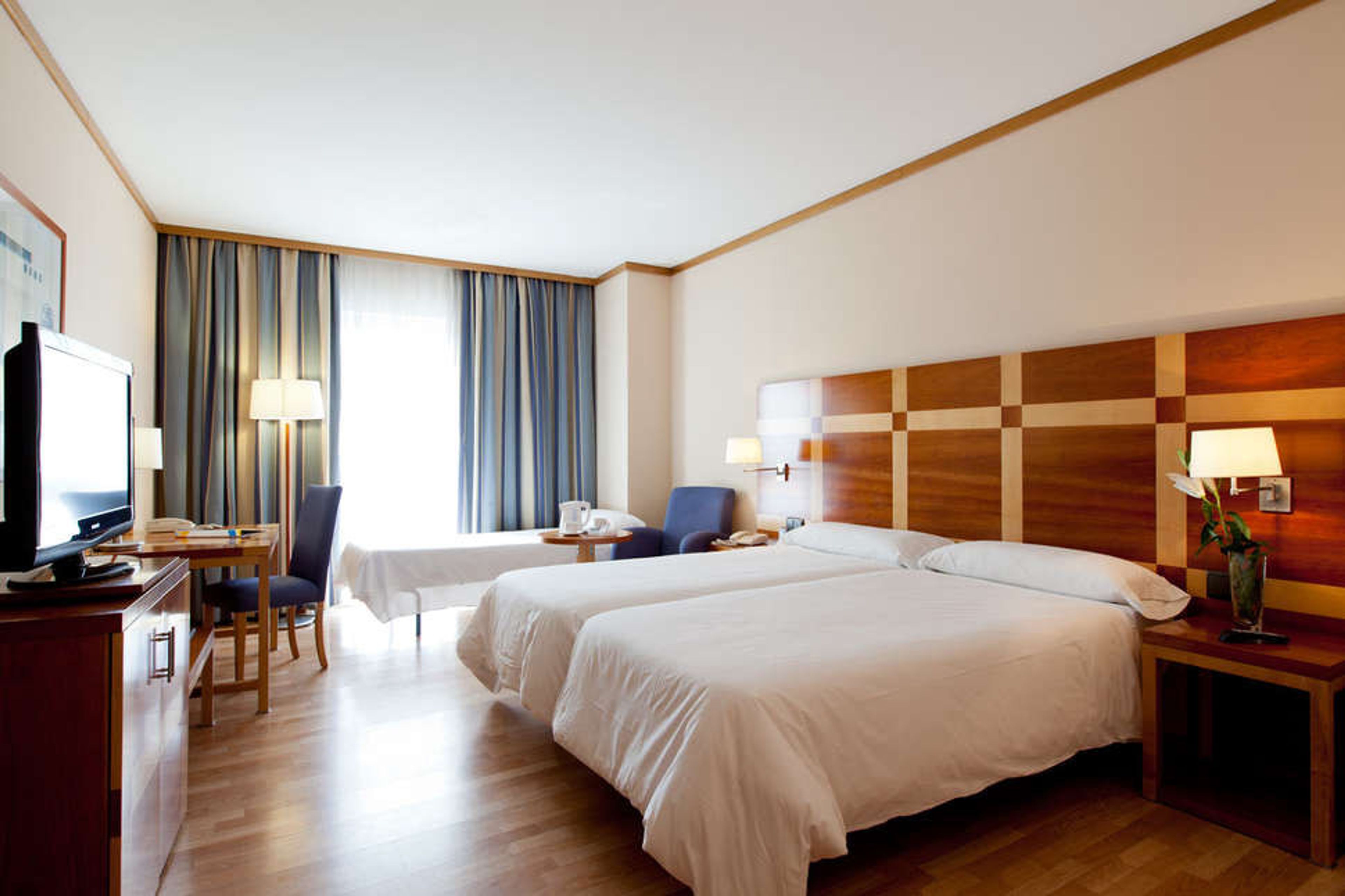 Senator Parque Central