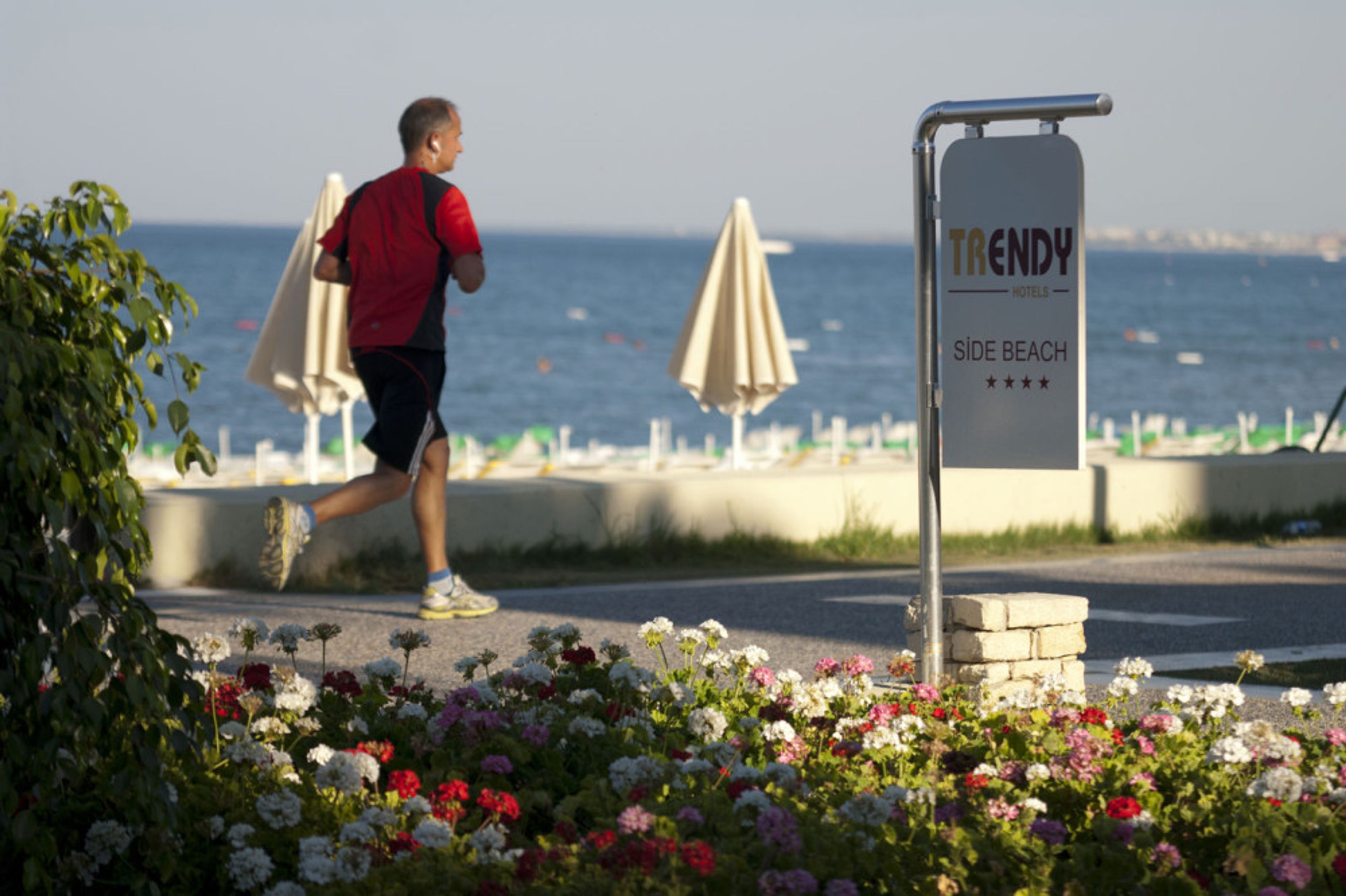 Trendy Side Beach foto 2